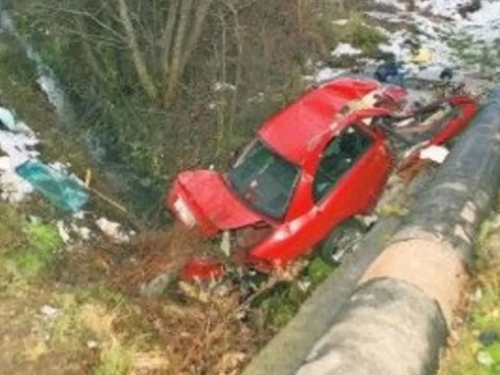 Takto skončilo auto s Hugom Hrycom († 22).