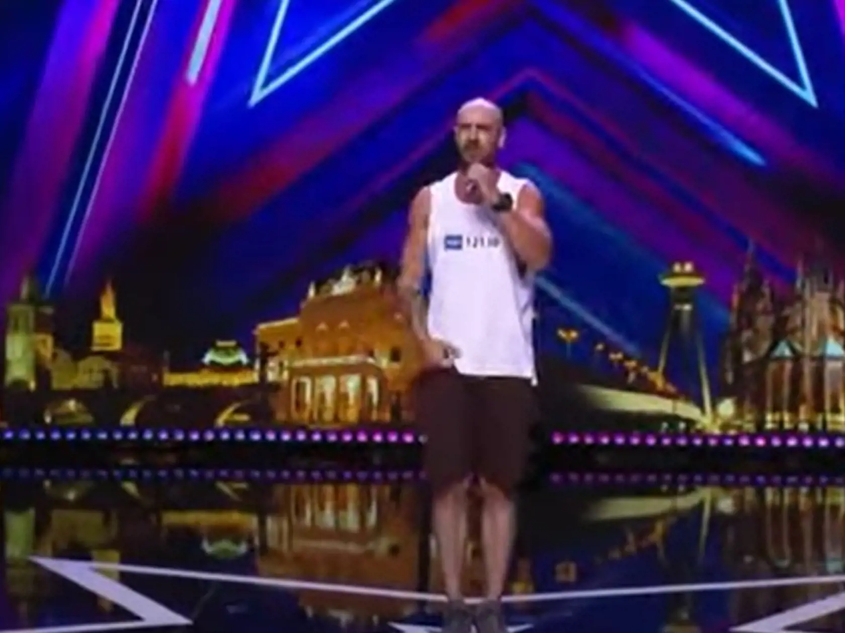 Enrico Miško vystupoval v šou Československo má talent s vlastnou rapovou skladbou.