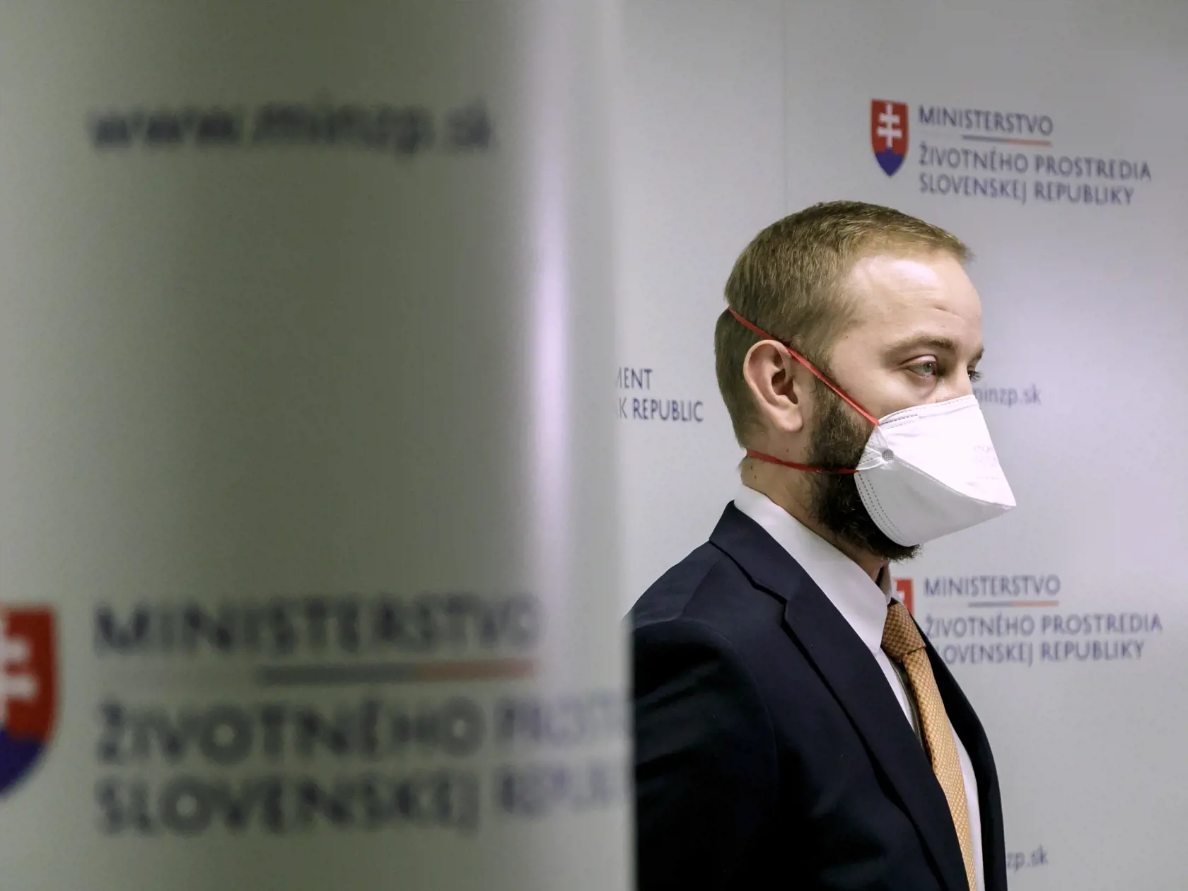 Na snímke generálny riaditeľ Slovenskej inšpekcie životného prostredia (SIŽP) Ján Jenčo počas tlačovej konferencie, na ktorej informoval o riešení mimoriadneho zhoršenia vôd na potoku Kyjov v súvislosti s odkaliskom Poša v Bratislave 26. januára 2021.