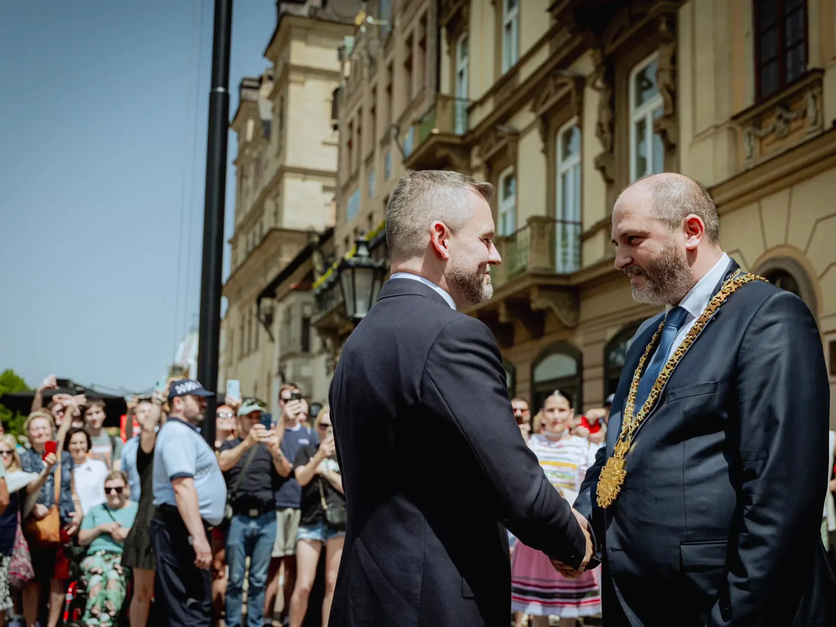 Počas svojej návštevy metropoly východu sa prezident stretol aj s primátorom mesta Košice Jaroslavom Polačekom. V rámci hostí sa Pellegrini stretol aj s košickým županom Rastislavom Trnkom, ktorý počas svojho pôsobenia na župe zažil už tretieho prezidenta.