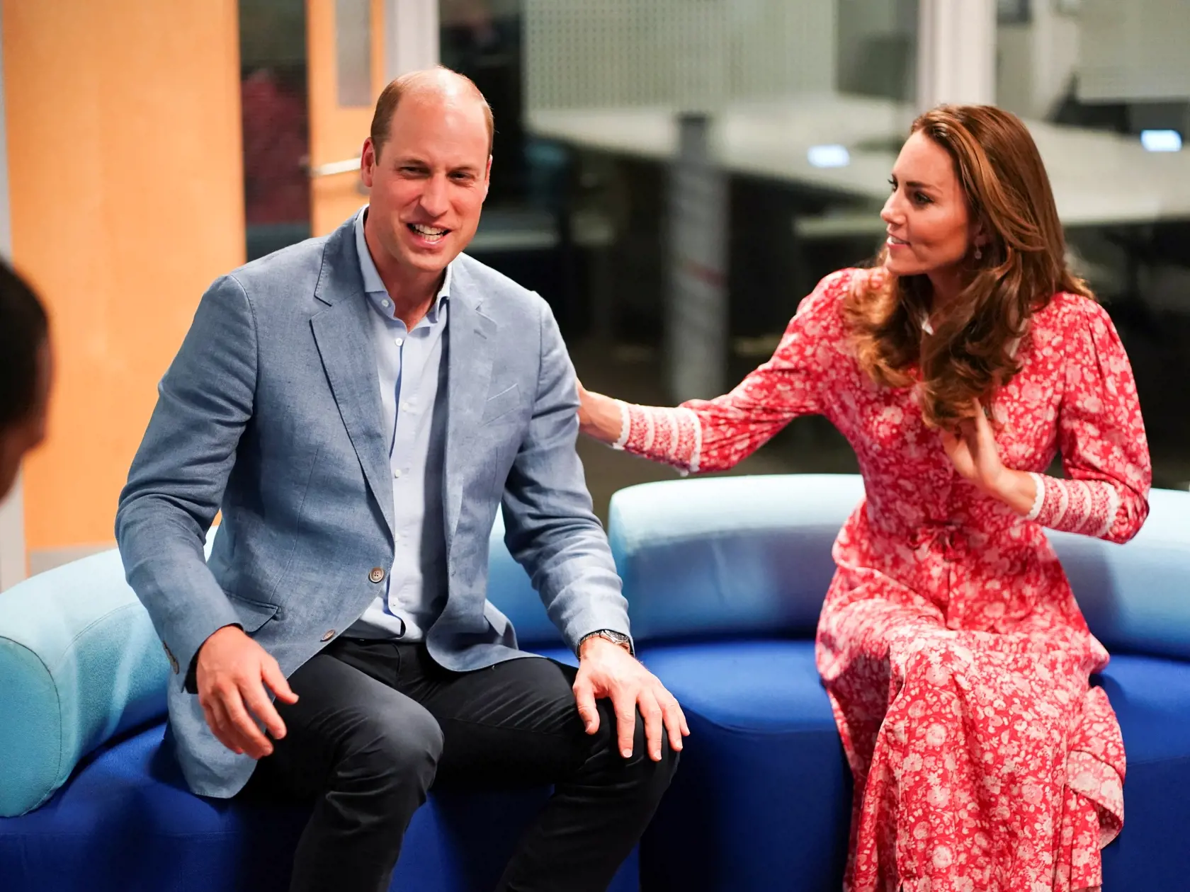 Kate a William minulý mesiac pomáhali aj v jednej z londýnskych pekární, ktoré pre pandémiu zažíva ťažké časy.