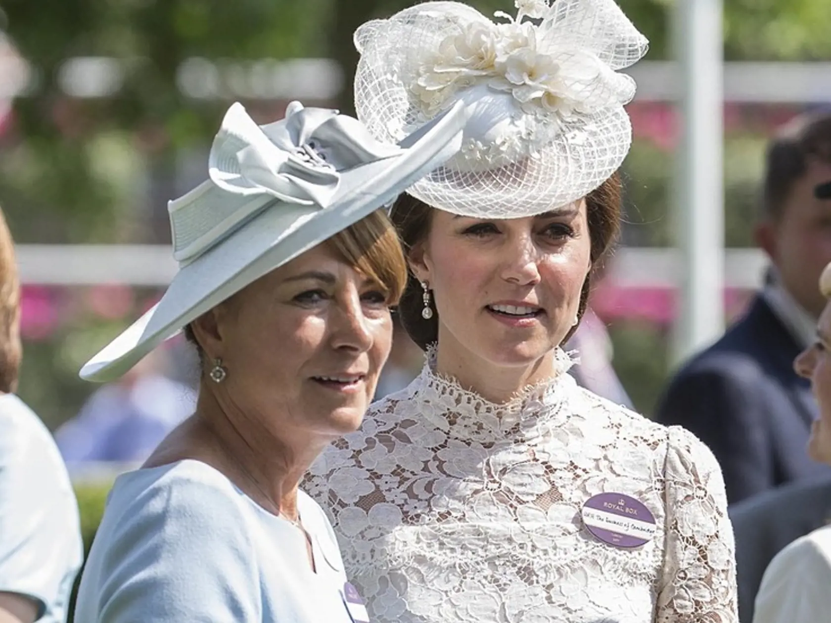 Carole Middleton, matka vojvodkyne Kate, má 65 rokov.