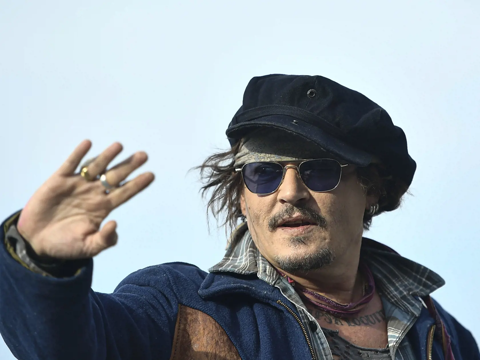 Johny Depp sa posledného dňa na súde nezúčastnil.