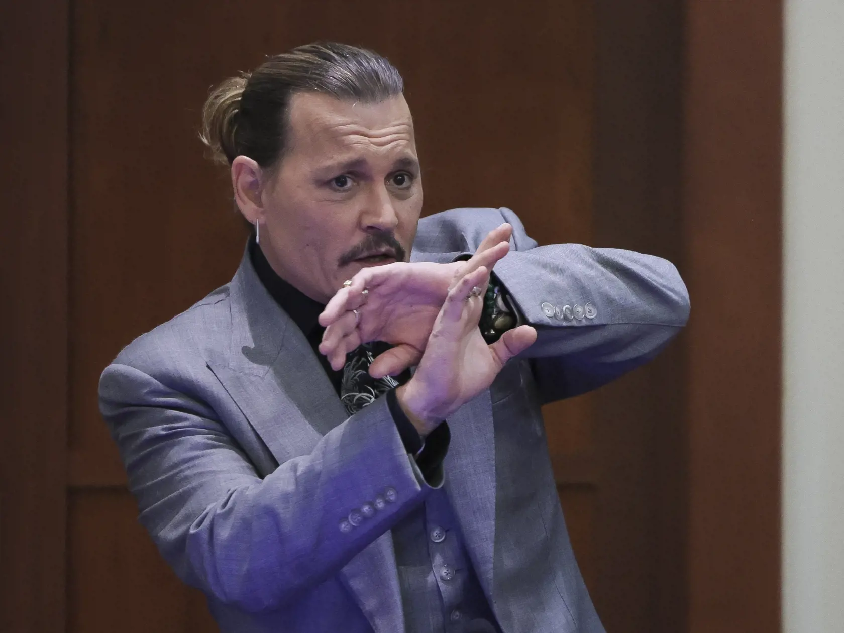Johnny Depp počas jedného zo súdnych pojednávaní.