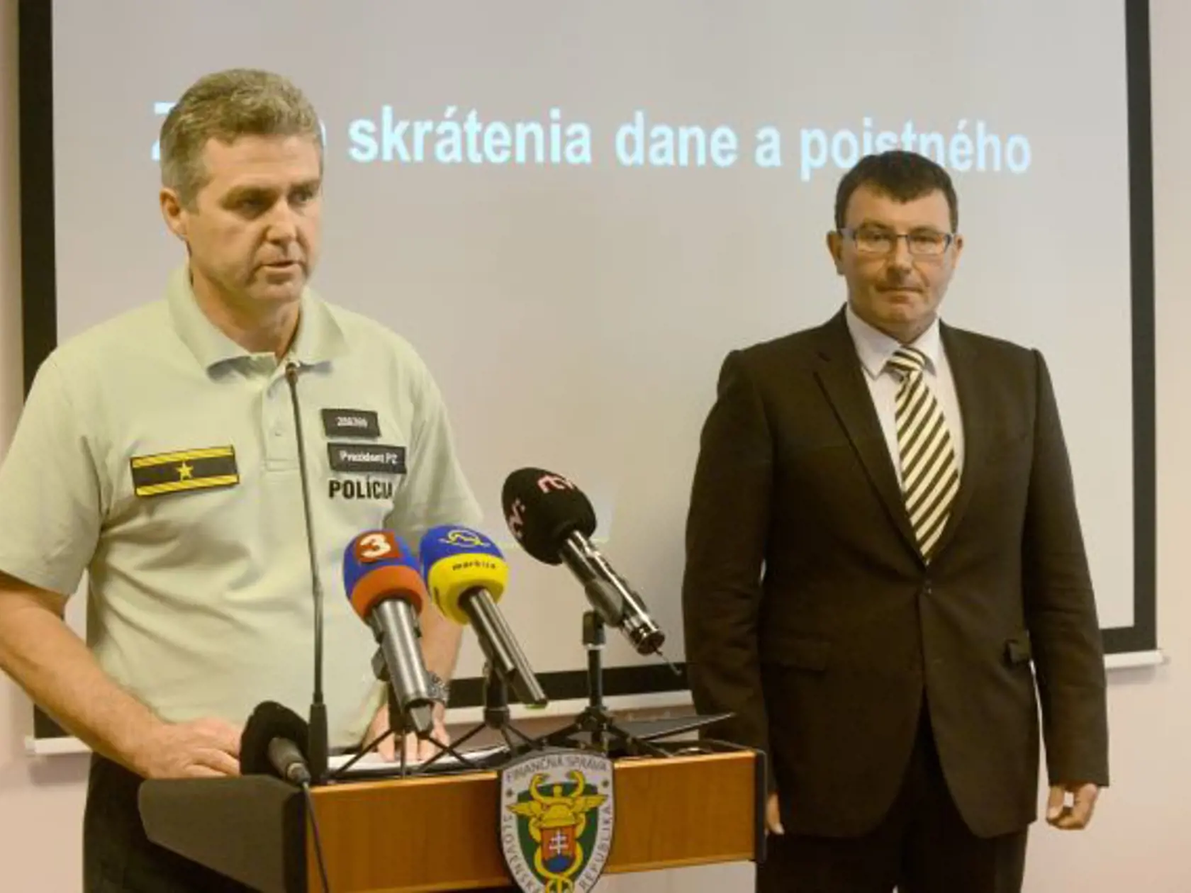 Spoločná tlačová konferencia Finančnej správy SR a Prezídia Policajného zboru SR sa uskutočnila v piatok 21. júna 2013 v budove Finančného riaditeľstva SR na Mierovej ceste v Bratislave. Témou bola "akcia Sudop" - podvody na DPH. Na snímke prezident Finančnej správy SR František Imrecze (vpravo) a prezident Policajného zboru SR Tibor Gašpar. FOTO TASR – Štefan Puškáš