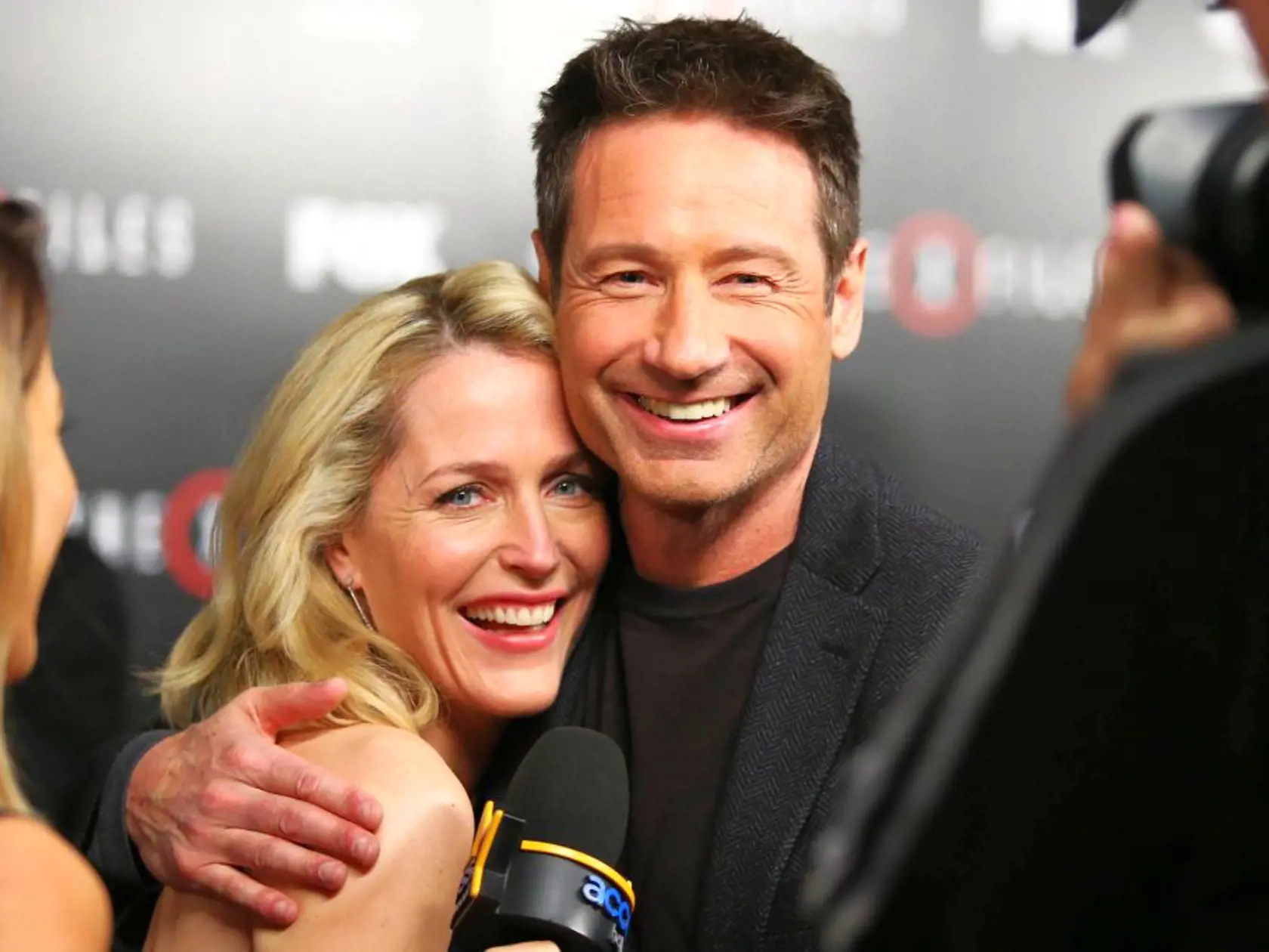 Gillian Anderson a David Duchovny: Keď vyhrala Emmy pobozkala ho ako prvého, hoci jej partner sedel hneď vedľa.