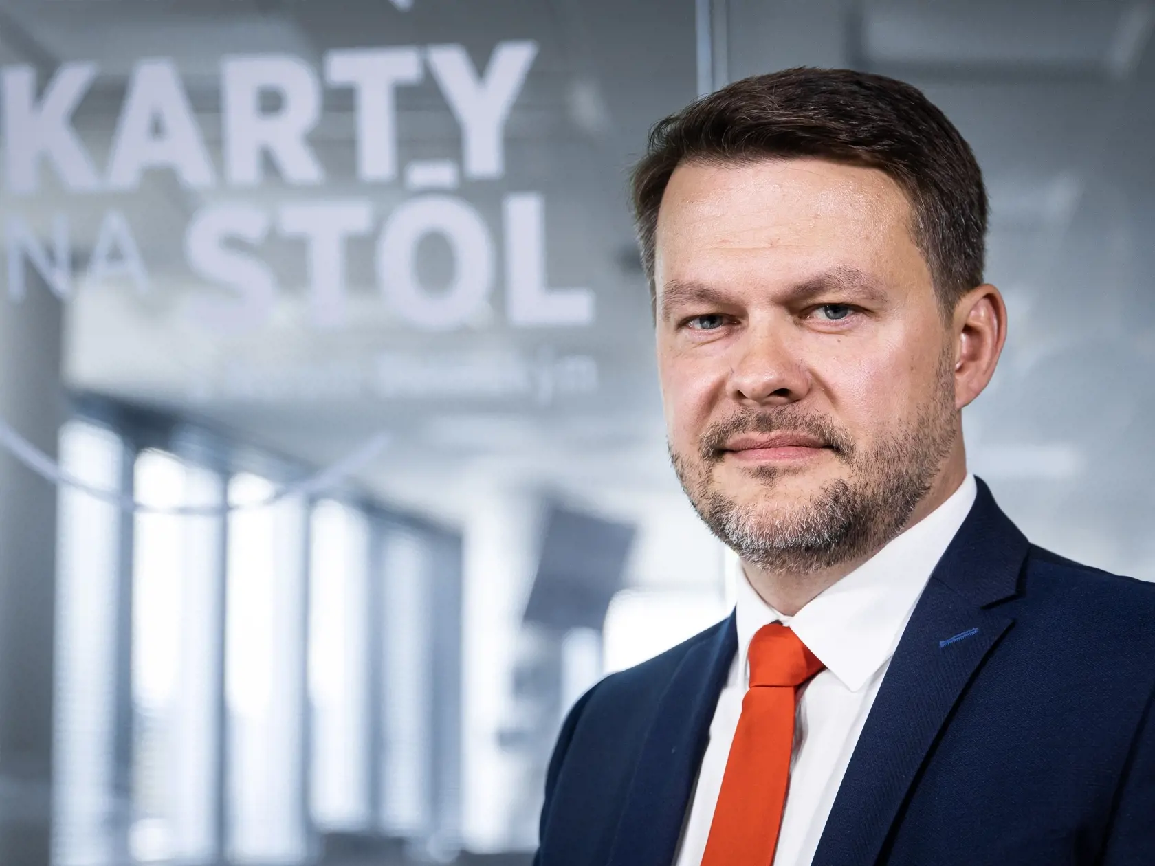 Diskusná relácia "Karty na stôl", ktorej hosťom bol Samuel Migaľ.