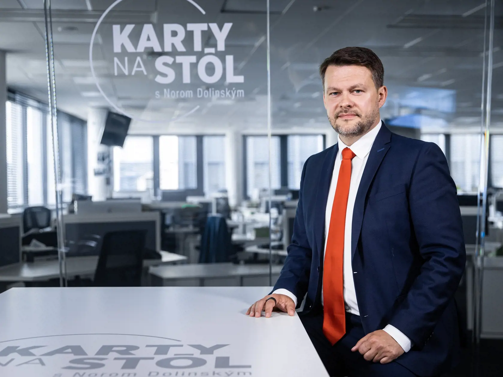 Diskusná relácia "Karty na stôl", ktorej hosťom bol Samuel Migaľ.
