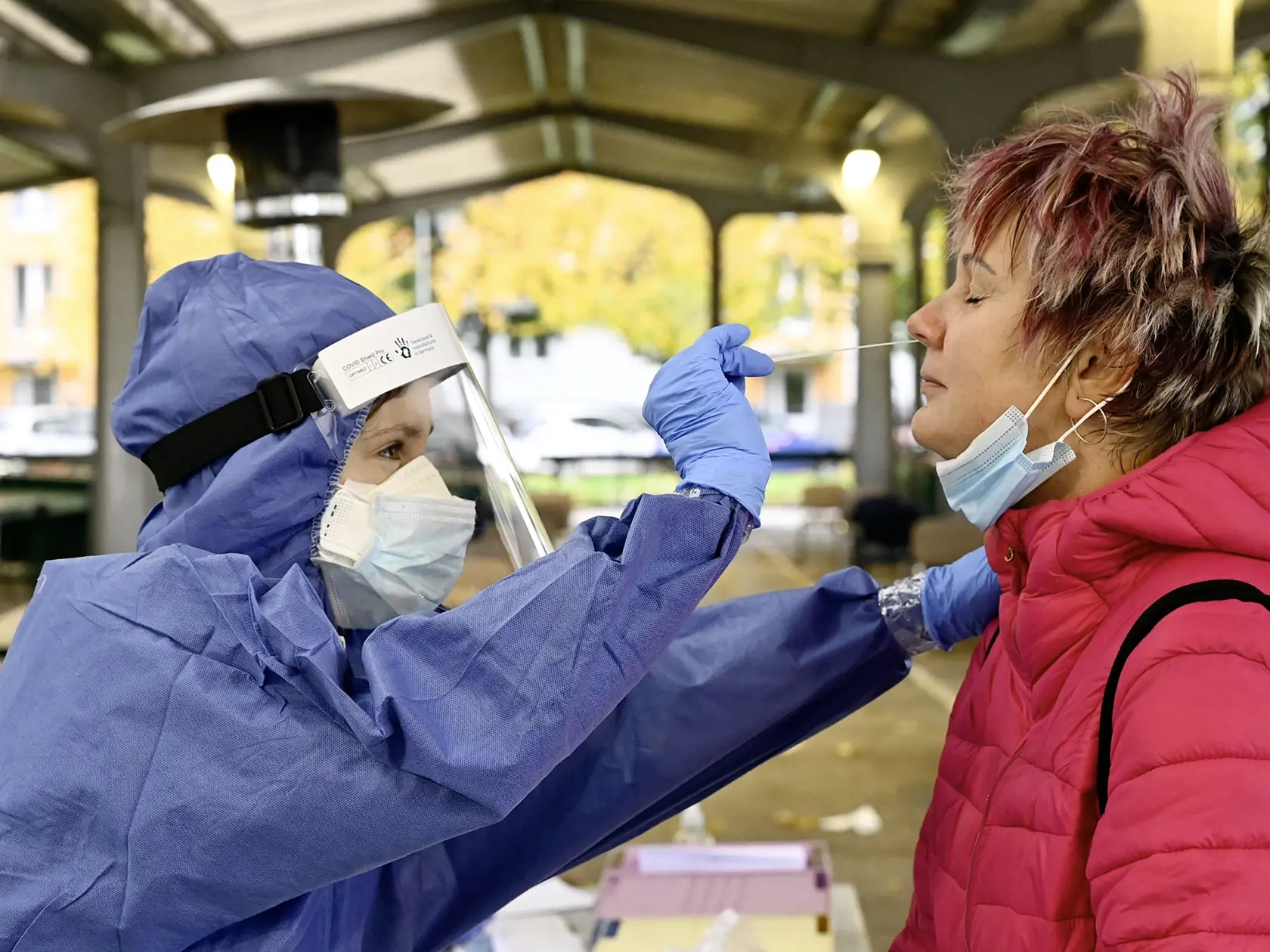 Celoplošné testovanie na kovid v Trenčíne. Tamojšia nemocnica zvládala prijímať aj pacientov z okolitých miest, už to nie je možné.