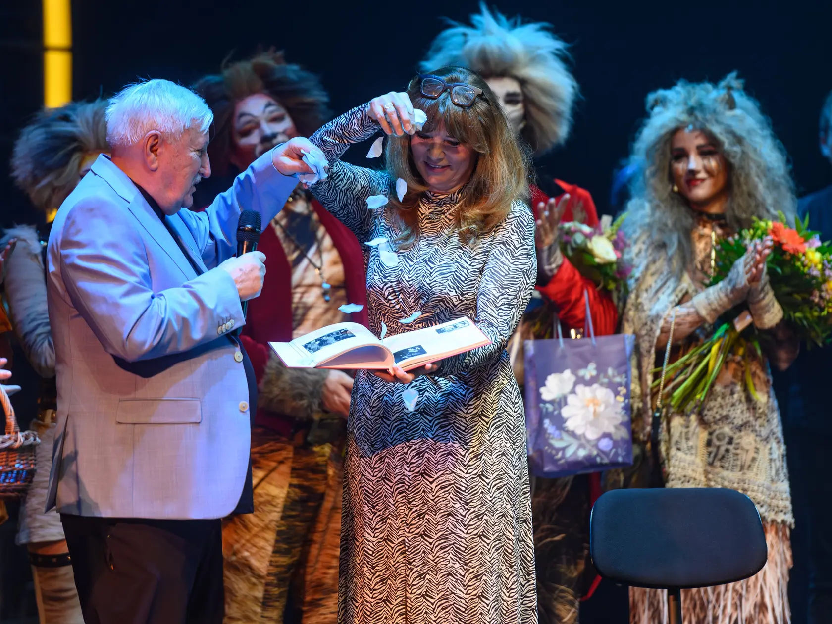 Legendárny Karol Čálik pred pár dňami oslávil 80. narodeniny a zároveň pokrstil knižku. Takto to na oslave vyzeralo...
