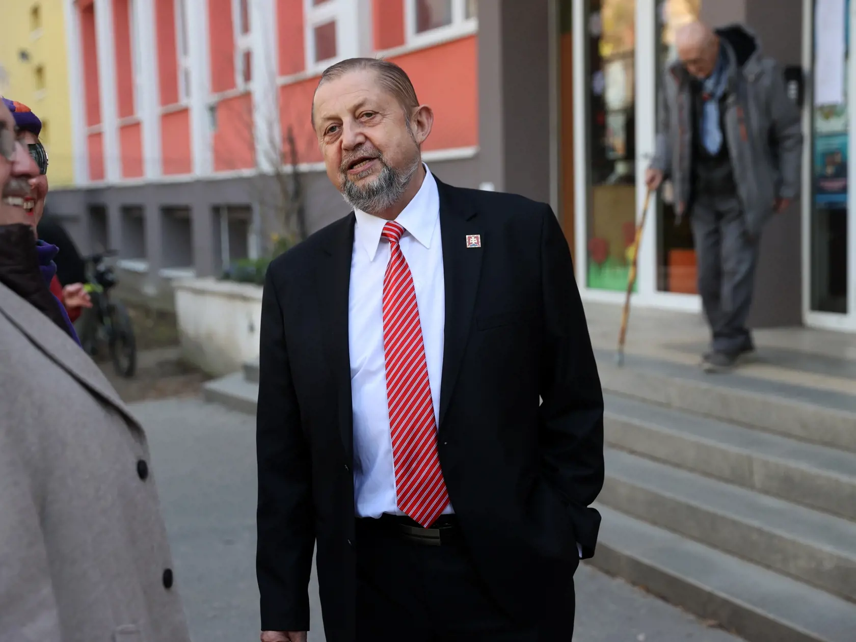 Na snímke je  kandidát na prezidenta Štefan Harabin s rodinou  pri volbách 2024.
