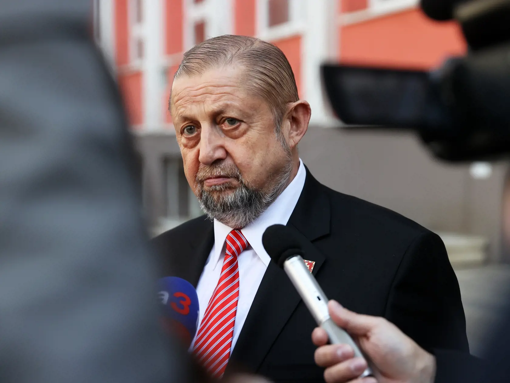 Na snímke je  kandidát na prezidenta Štefan Harabin s rodinou  pri volbách 2024.
