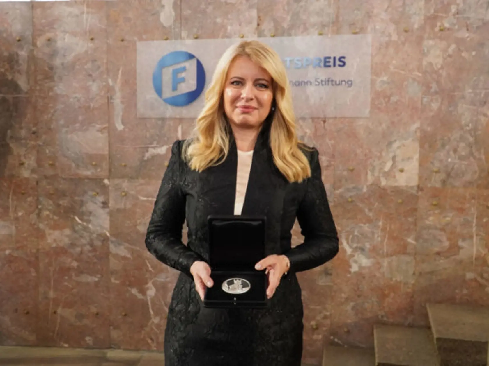 Zuzana Čaputová si ako prvá politická líderka z regiónu strednej a východnej Európy prevzala Cenu slobody od Nadácie Friedricha Naumanna.