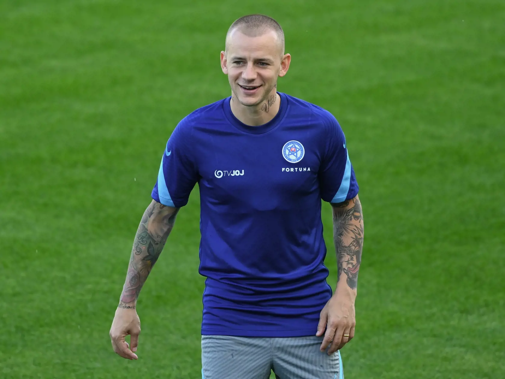 Weiss nádejnej futbalistke Trenčína, ktorá len pár dní pred tragédiou strelila dôležitý gól, sľúbil, že ju bude navštevovať pravidelne a pomáhať jej, ako sa len dá. Hozáková mala pritom podľa našich informácií len 10-percentnú šancu na prežitie.