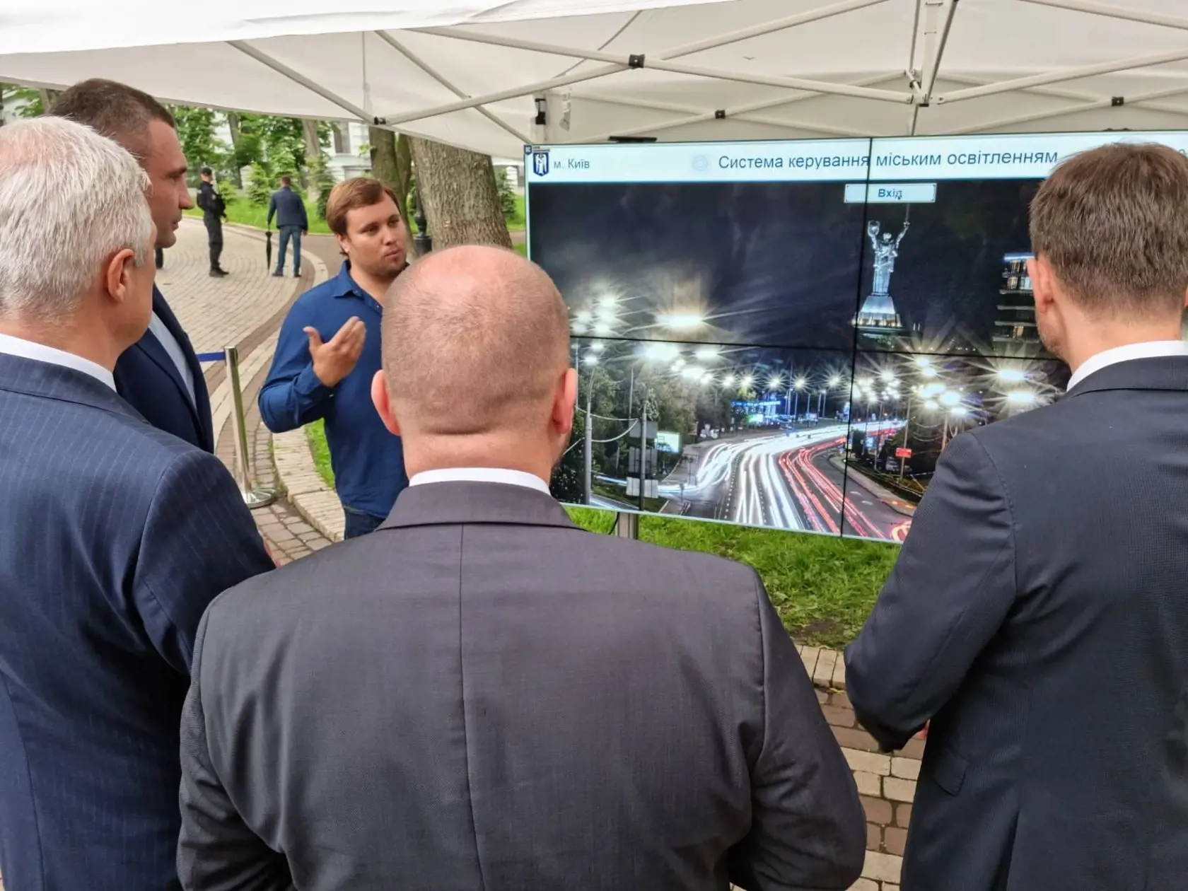 Eduard Heger počas sa návštevy Kyjeva stretol stamojším primátorom, bývalým boxerom, Vitalijom Kličkom.