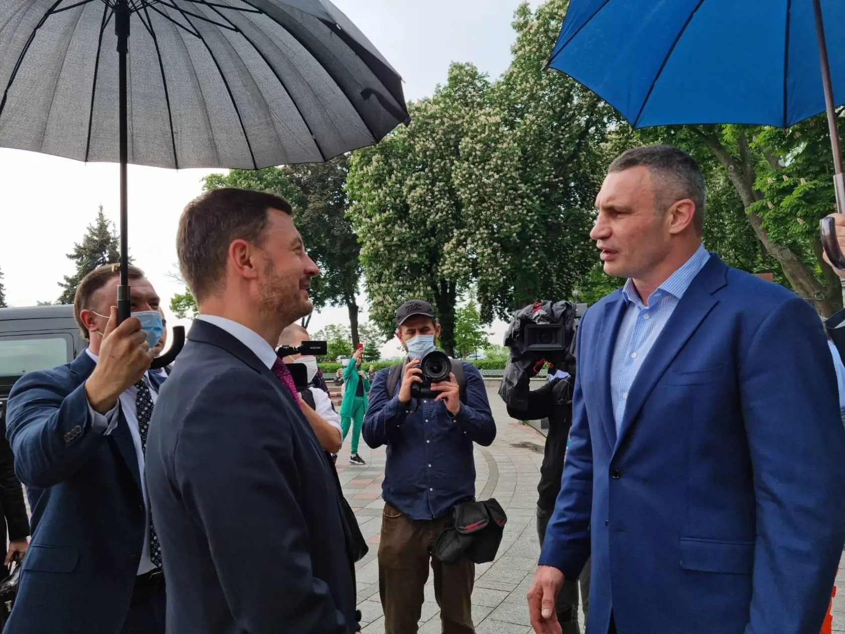 Eduard Heger počas sa návštevy Kyjeva stretol stamojším primátorom, bývalým boxerom, Vitalijom Kličkom.