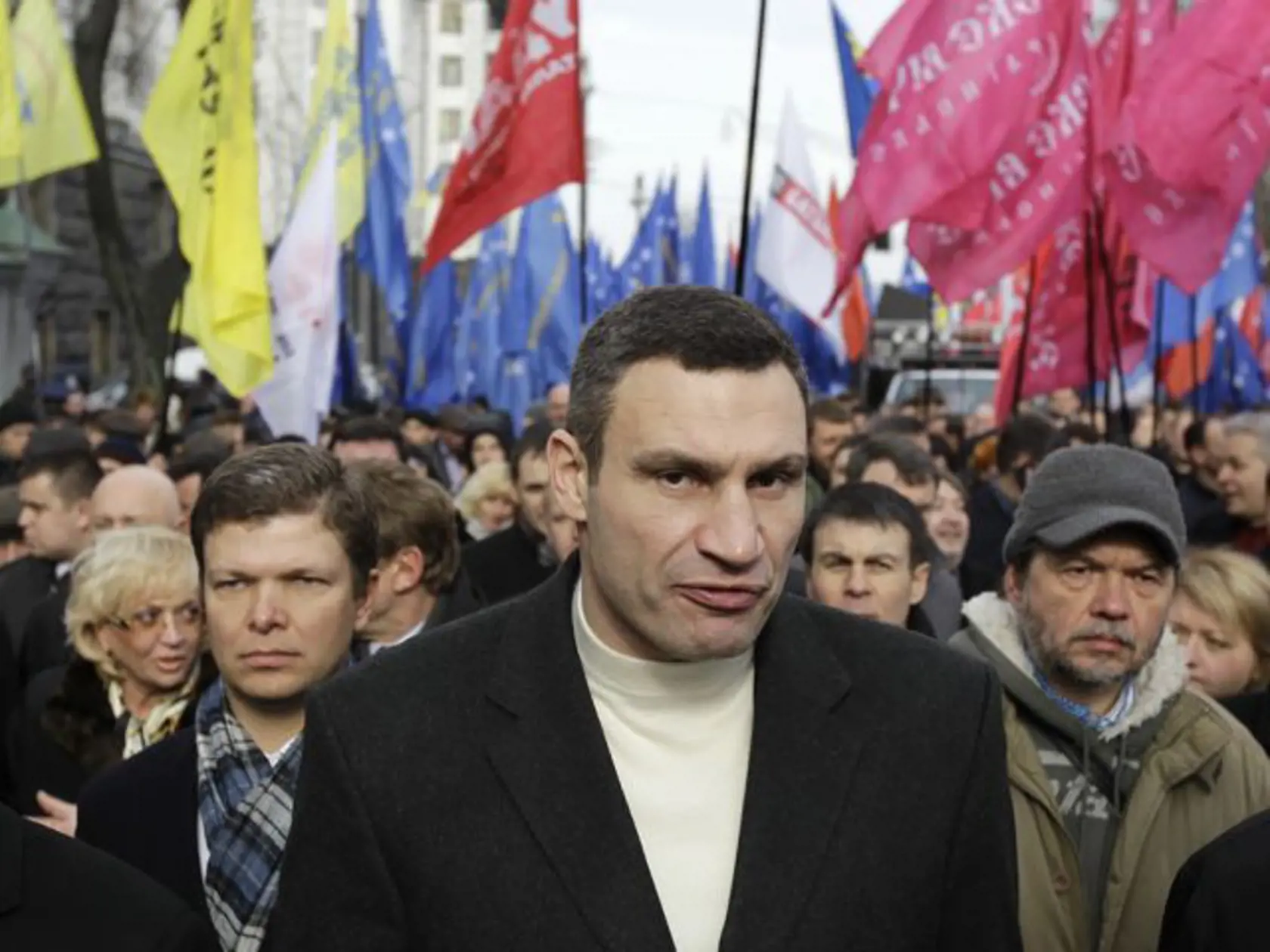 WA 50 archív Kyjev - Na archívnej snímke z 2. apríla 2013 ukrajinský pästiar v ťažkej váhe a opozičný politik Vitalij Kličko sa účastní protestného zhromaždenia pred budovou parlamentu v Kyjeve. 
Kličko bude kandidovať v budúcich prezidentských voľbách, ktoré sa na Ukrajine uskutočnia v roku 2015. Oznámila to v stredu 14. augusta 2013  Svetová boxerská rada (WBC). Rozhodnutie, ktoré samotný Kličko zatiaľ oficiálne nepotvrdil, by z neho spravilo prvého potvrdeného vyzývateľa súčasného prezidenta 