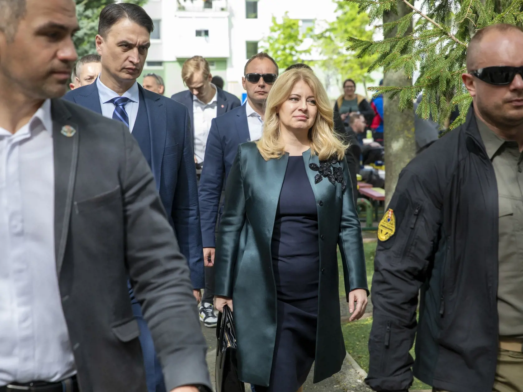  Na snímke prezidentka Slovenskej republiky Zuzana Čaputová volí nového prezidenta vo svojom bydlisku, v Pezinku.