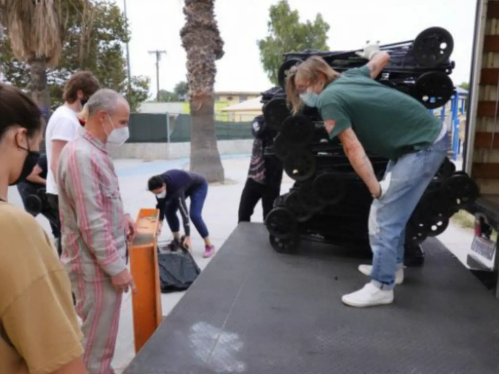 Vedúci komunity DeAnthony Langston uviedol, že "herec sa nesprával ako veľká hollywoodska hviezda, bol skôr dobrým Samaritánom,“ uviedol muž pre britský DailyMail.