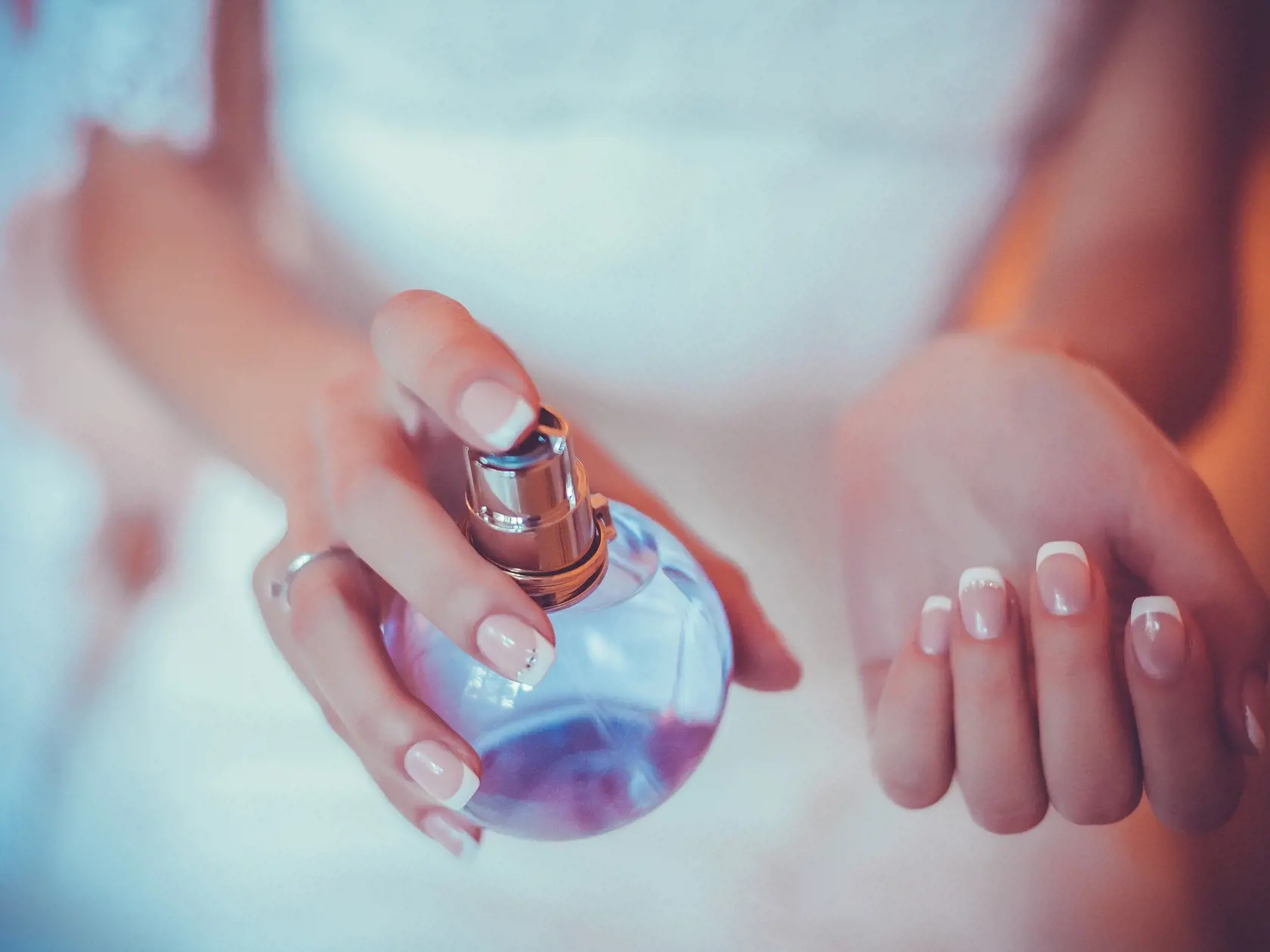 Viete, ako parfum správne nanášať?