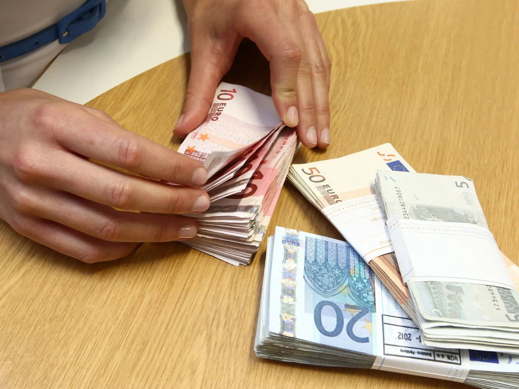 Pobočka zatiaľ naďalej svojim klientom poskytuje všetky služby rovnako ako doteraz.