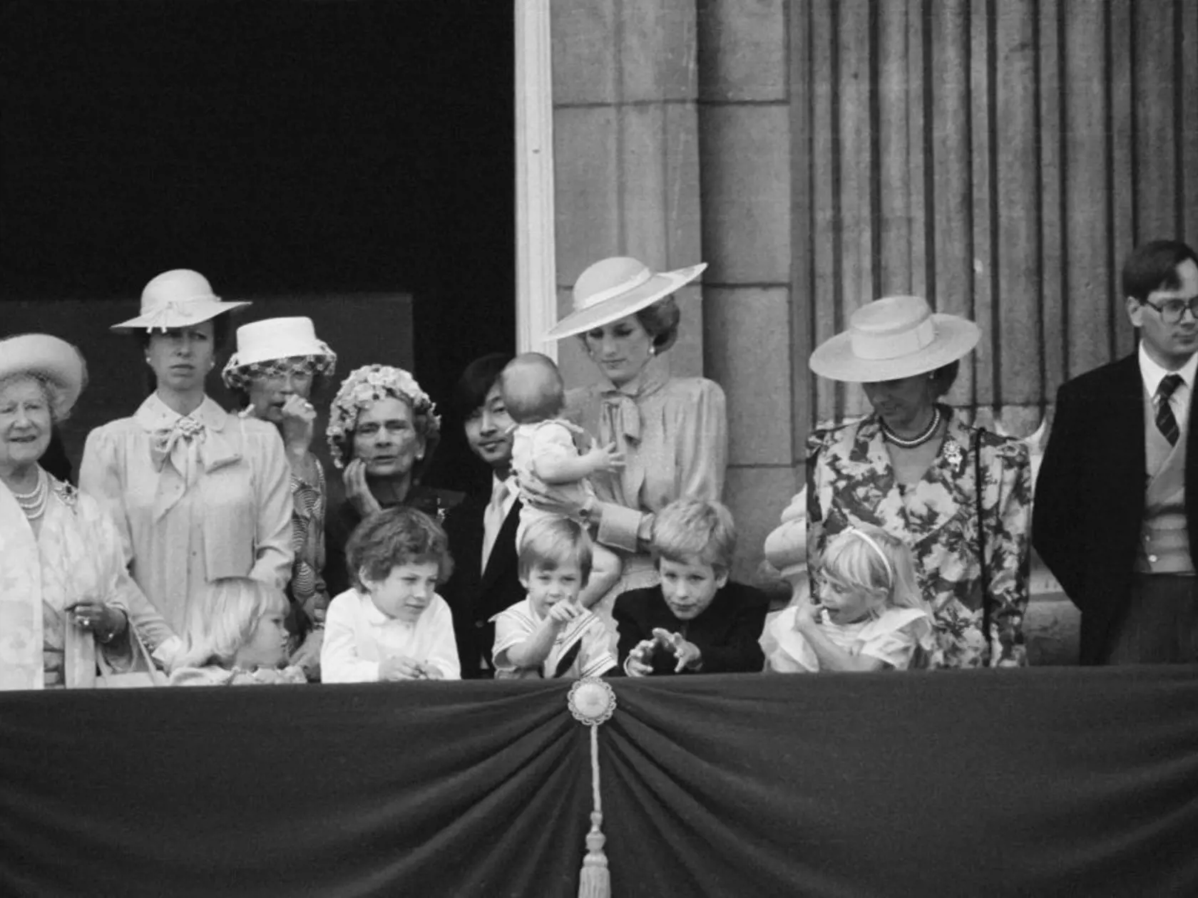 Trooping The Colour: Princ William v námorníckom v roku 1985.