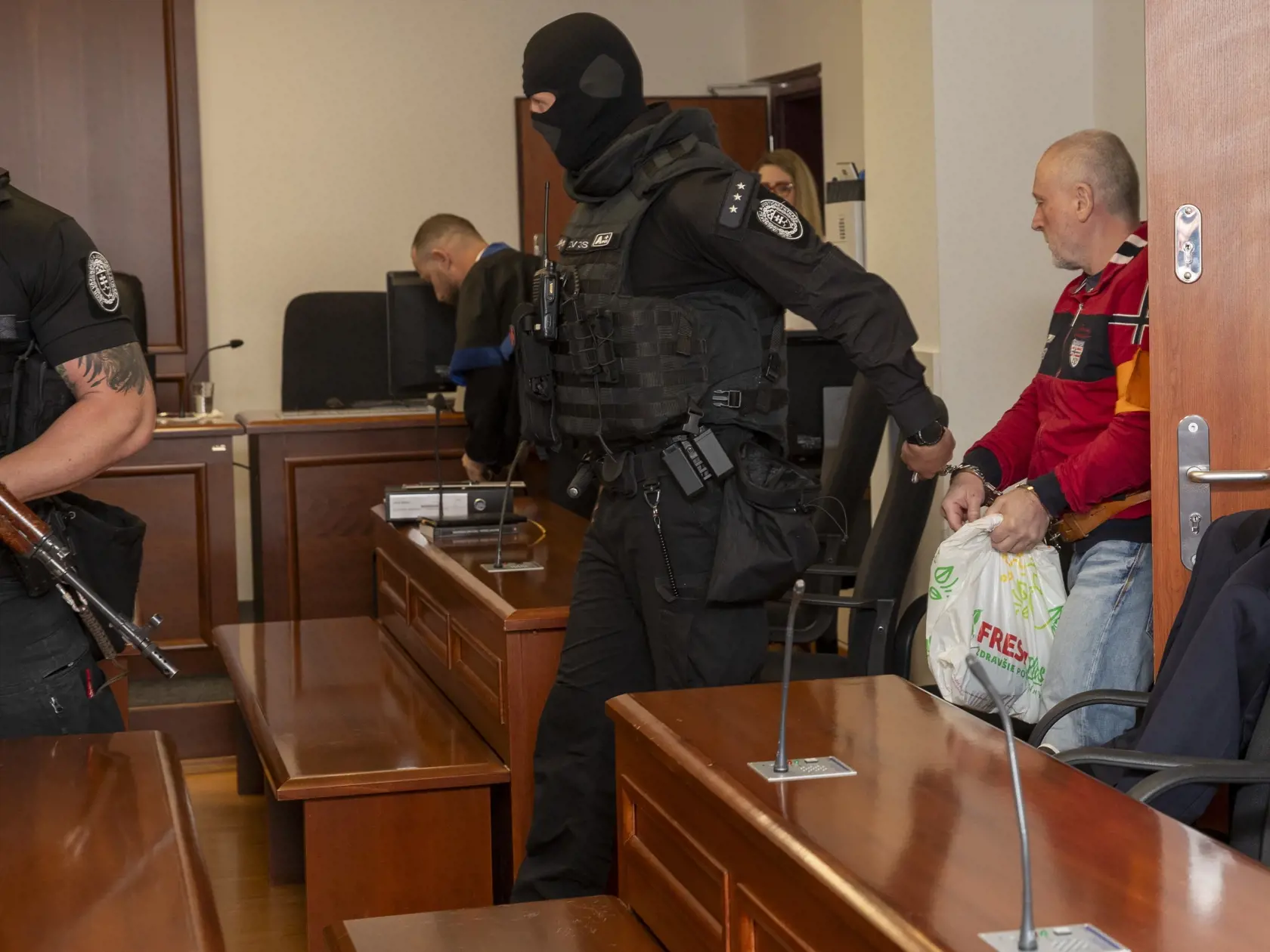 Lališ vtedy na súde uviedol, že s dôvodmi väzby nesúhlasí. "Osem rokov čakám na spravodlivý súdny proces, tak dúfam, že už mi bude naozaj umožnený," povedal niekdajší bos sýkorovcov.