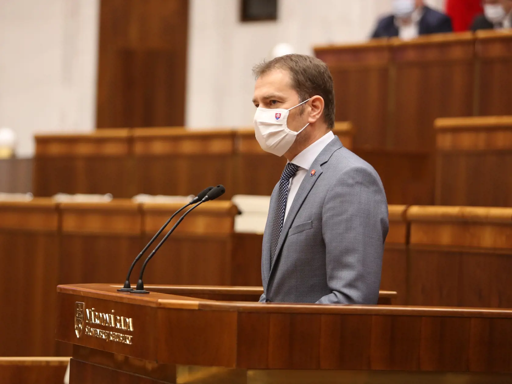 Igor Matovič dnes predstúpil pred parlament.Poslancom adresoval obrovskú prosbu. Žiada ich o podporu opatrení aj testovania.