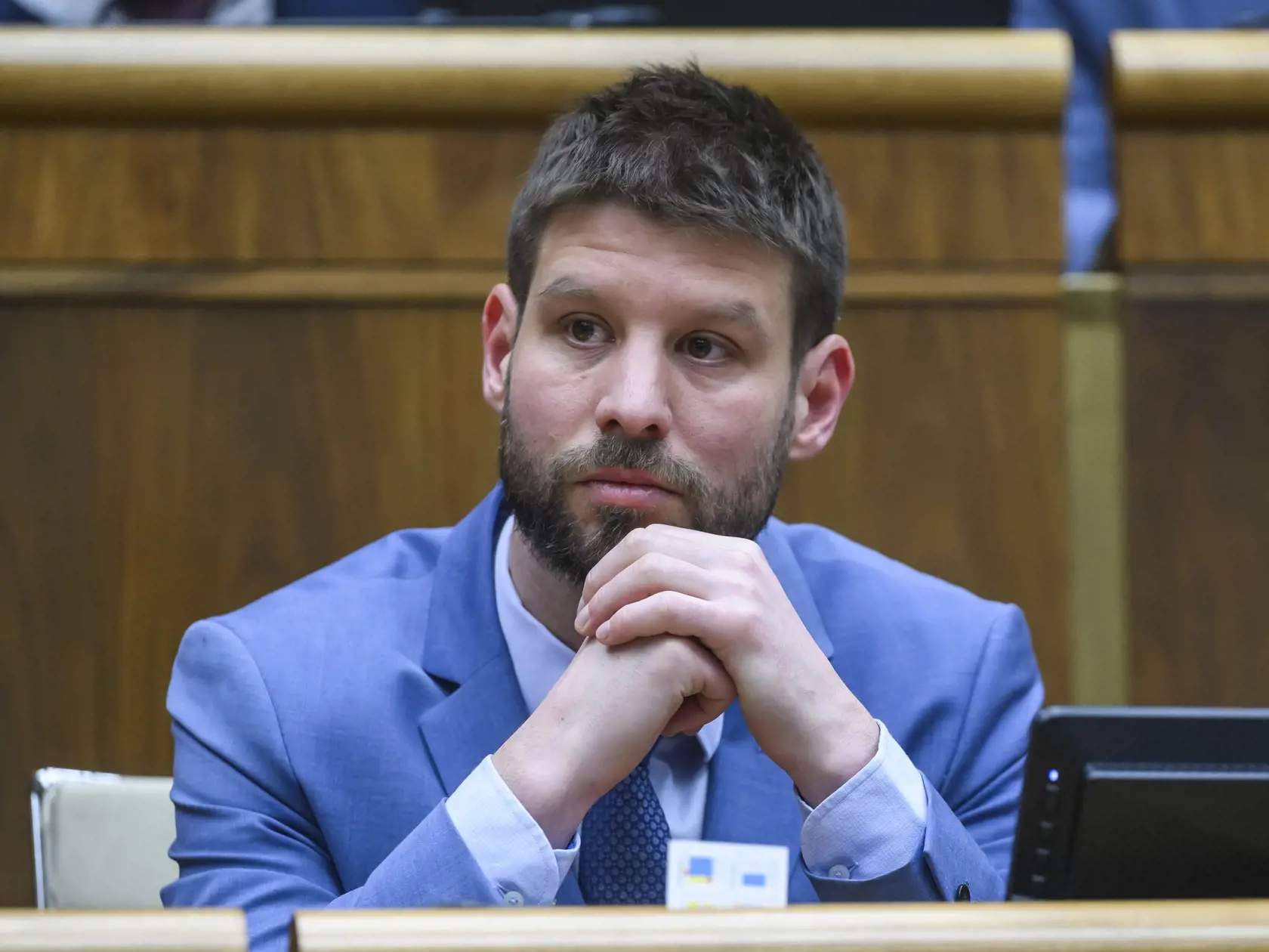 Na snímke podpredseda Národnej rady (NR) SR Michal Šimečka (Progresívne Slovensko) počas 9. schôdze Národnej rady SR v Bratislave 8. februára 2024.