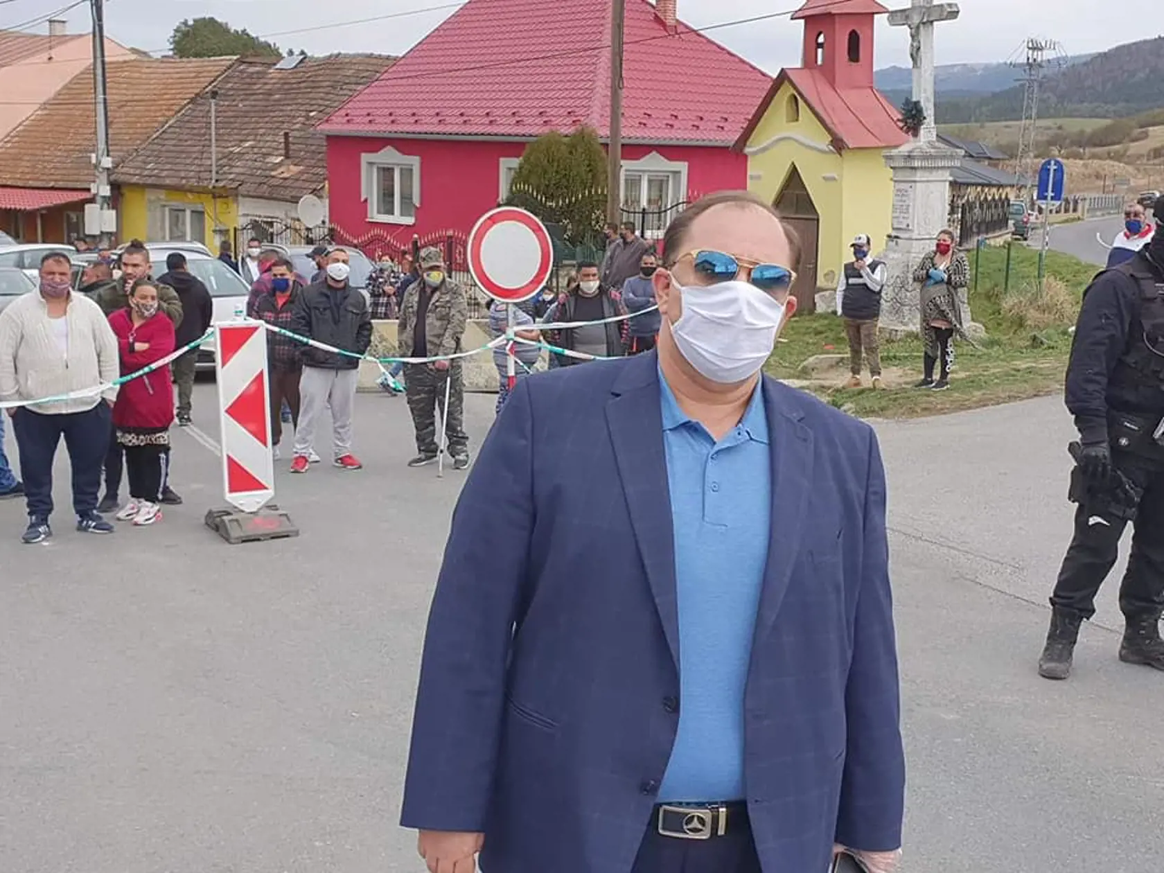 Róbert I v Žehre. Priniesol domácim do osady potraviny.