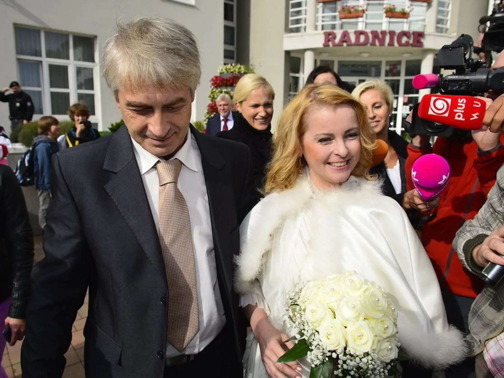 Iveta Bartošová a Josef Rychtář počas isch veľkého dňa.