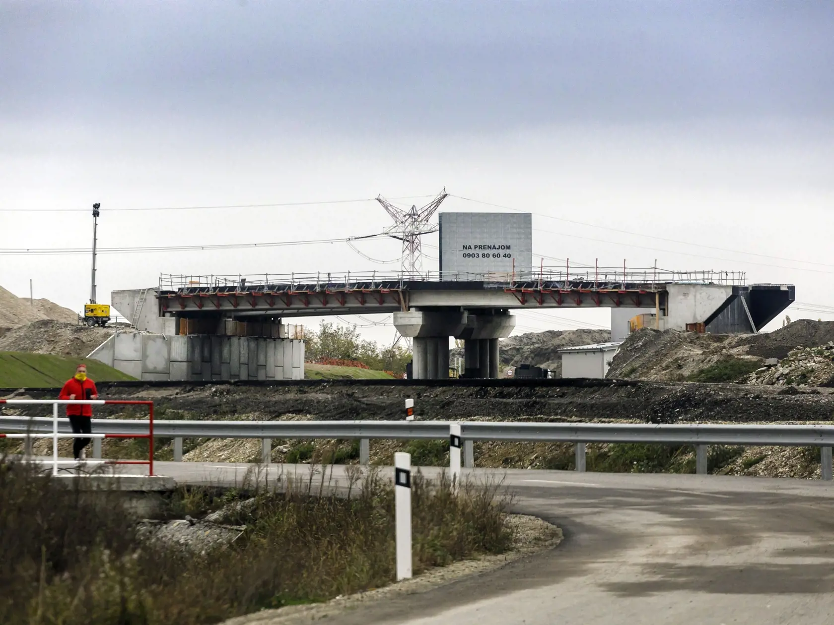 Na snímke stav prác v okolí cesty II/502 Rača - Svätý Jur v rámci stavby Diaľnica D4 Bratislava, Ivanka sever - Rača. V Bratislave 2. novembra 2020. FOTO TASR - Dano Veselský