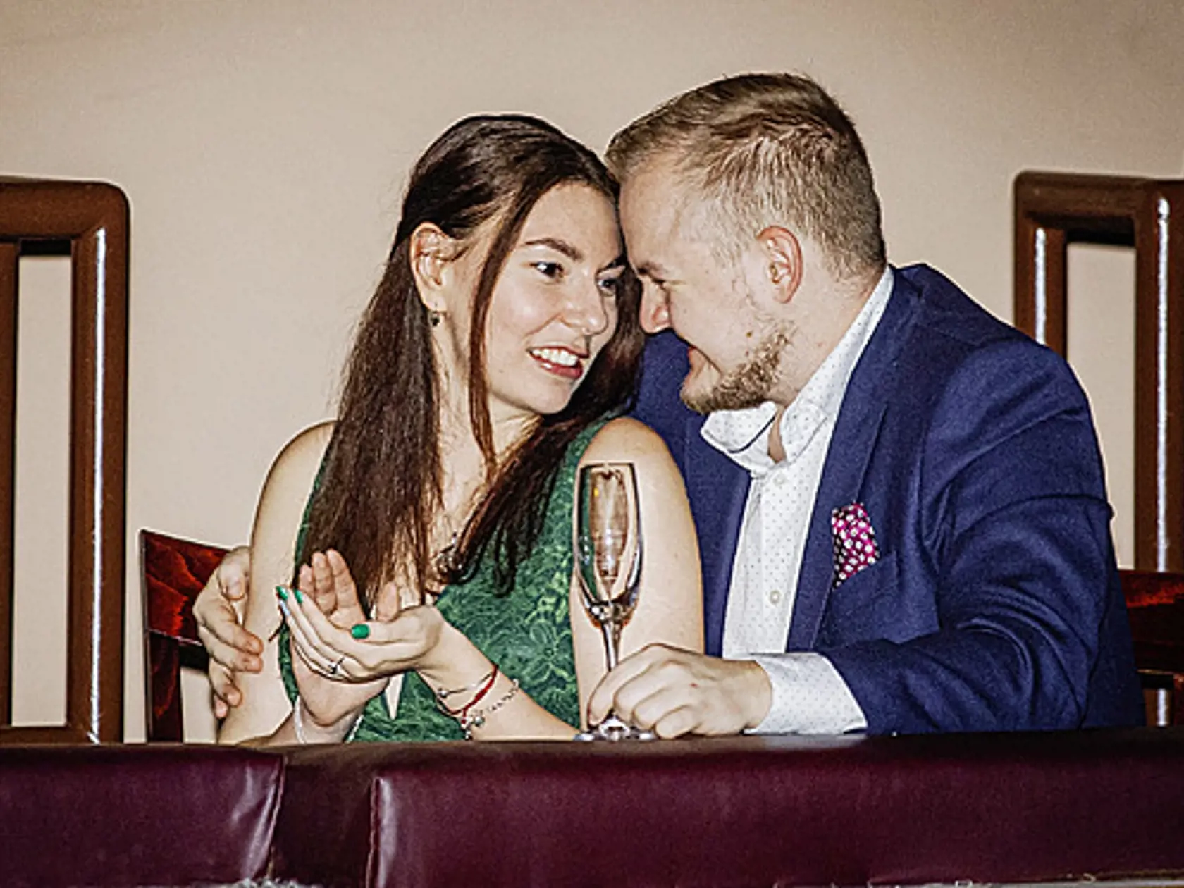 Stránil sa všetkých. Príbeh o Ivete Bartošovej s mnohými faktografickými chybami sledoval syn speváčky so svojou priateľkou z VIP lóže.