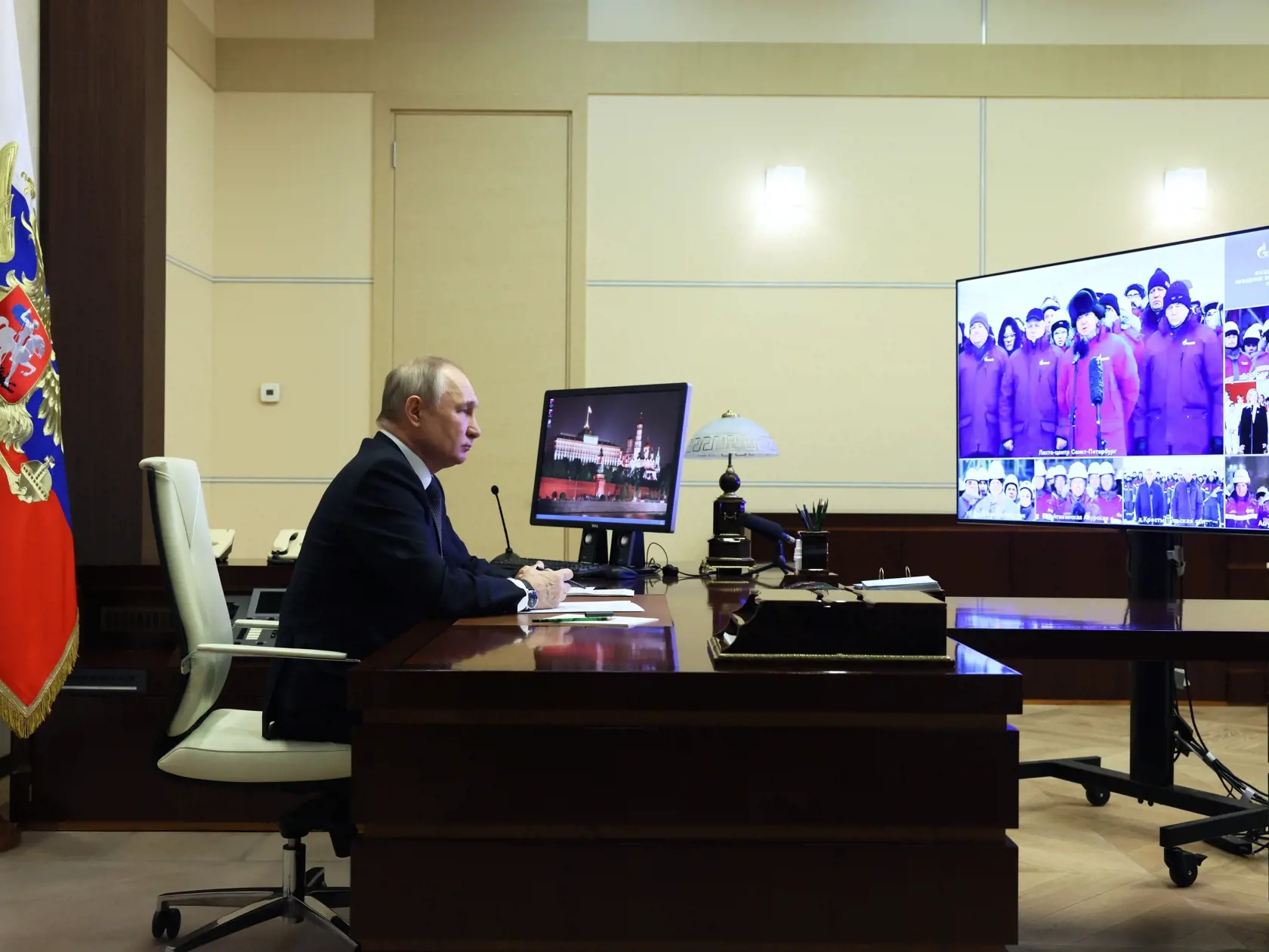 JB 3 Moskva - Ruský prezident Vladimir Putin rozpráva pri príležitosti 30. výročia vzniku národného energetického gigantu Gazprom prostredníctvom videokonferencie v jeho rezidencii Novo-Ogarjovo pri Moskve 17. februára 2023. FOTO TASR/AP

Russian President Vladimir Putin attends an event marking the 30th anniversary of the national energy giant Gazprom, via a video conference at the Novo-Ogaryovo state residence, outside Moscow, Russia, Friday, Feb. 17, 2023. (Mikhail Metzel, Sputnik, Kremlin Po