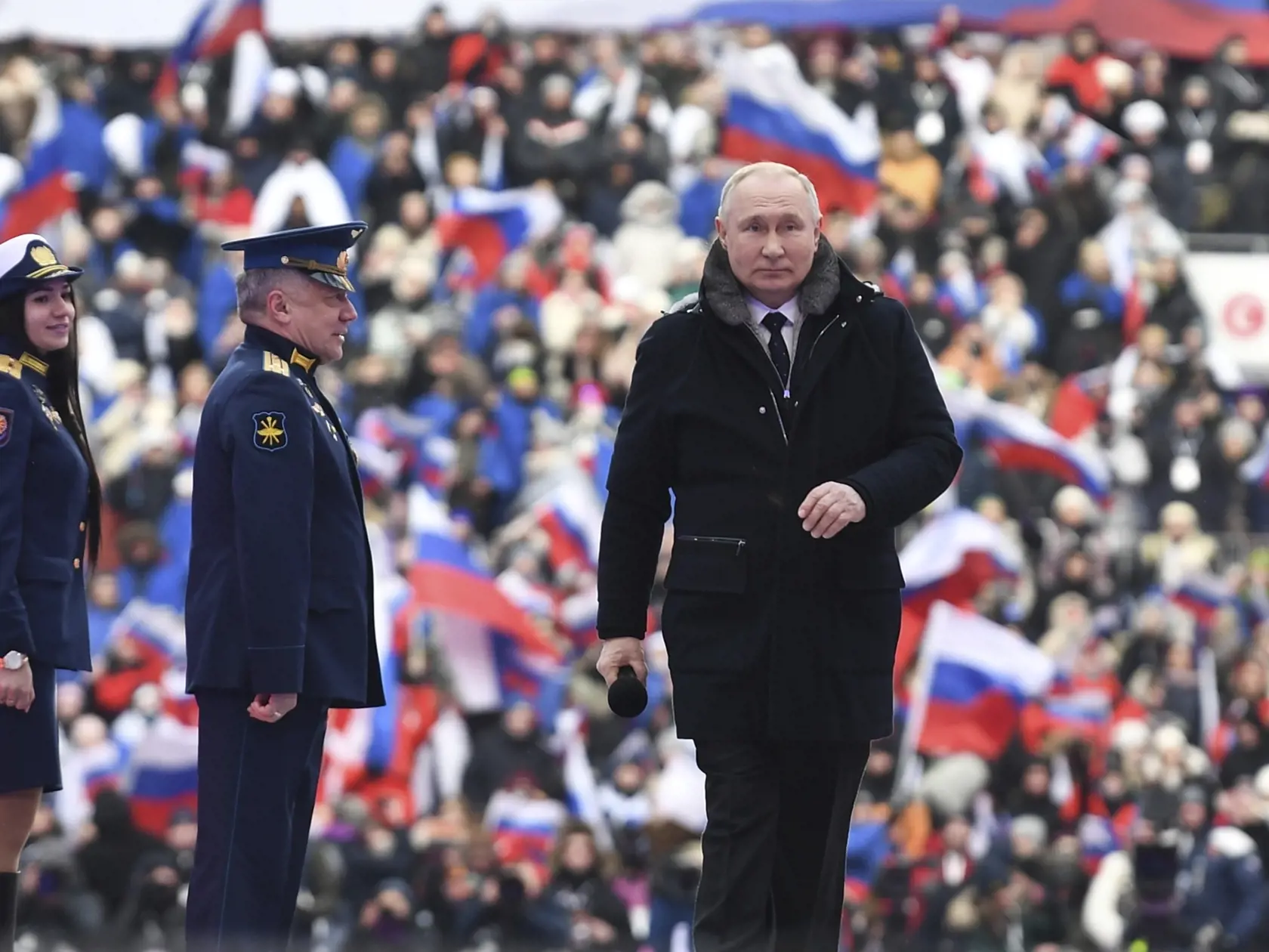 EBE 28 Moskva - Na snímke ruský prezident Vladimir Putin prichádza na koncert Sláva obrancom vlasti deň pred štátnym sviatkom Dňa obrancov vlasti na počesť ruských ozbrojených síl na štadióne v Lužnikách v Moskve 22. februára 2023. FOTO TASR/AP
 
Russian President Vladimir Putin arrives to attend the ''Glory to the Defenders of the Fatherland'' concert, a day before the Defender of the Fatherland Day, a holiday honoring Russia's armed forces at the Luzhniki Stadium in Moscow, Russia, Wednesday, 