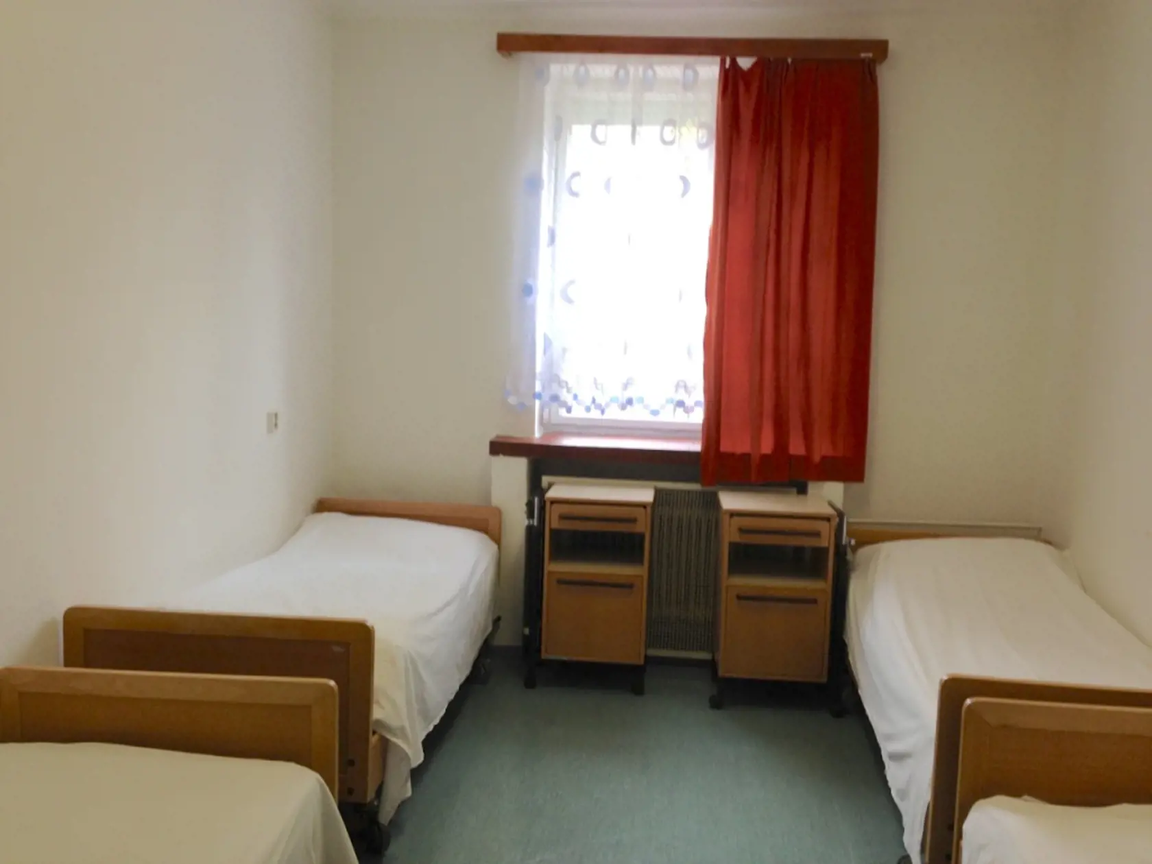 V tomto prostredí psychiatrickej nemocnice v Hronovciach prežil Matúš Kolárovský 90 dní.