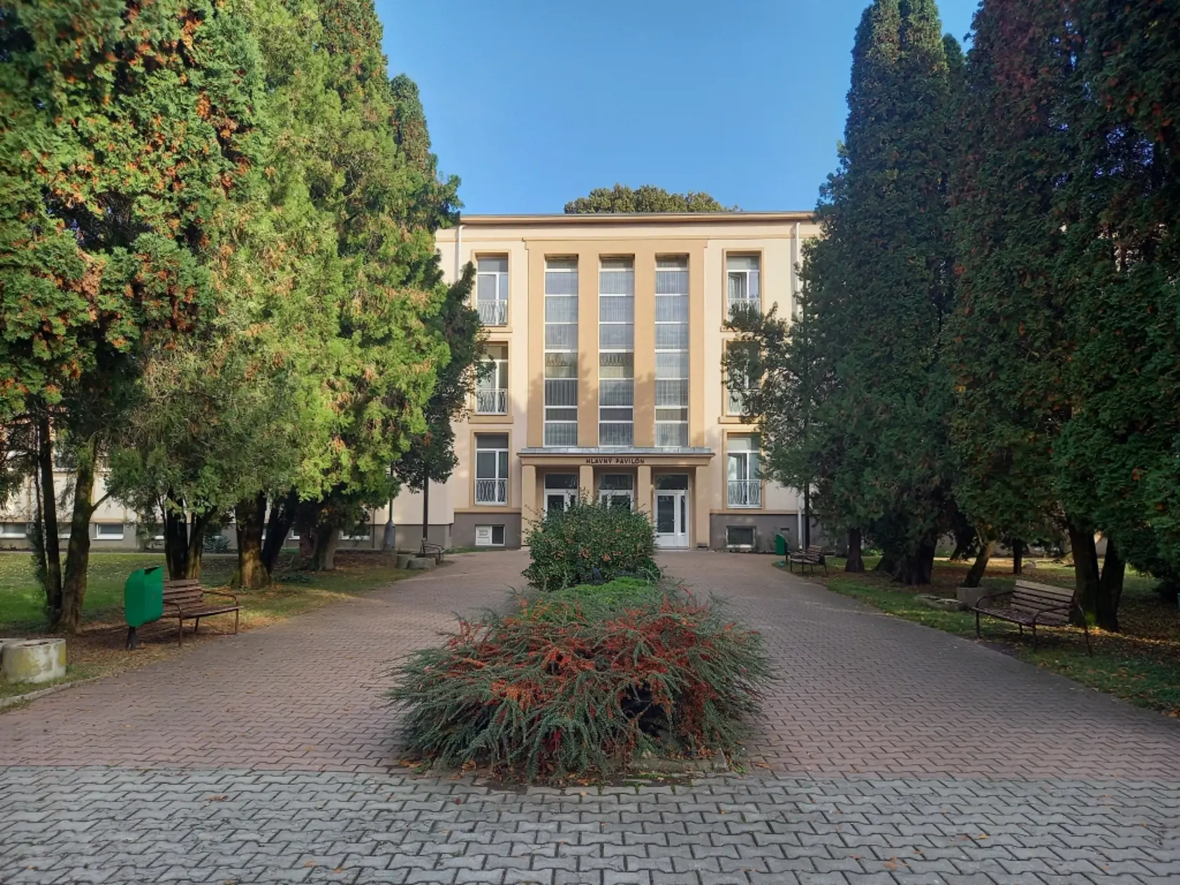 V tomto prostredí psychiatrickej nemocnice v Hronovciach prežil Matúš Kolárovský 90 dní.
