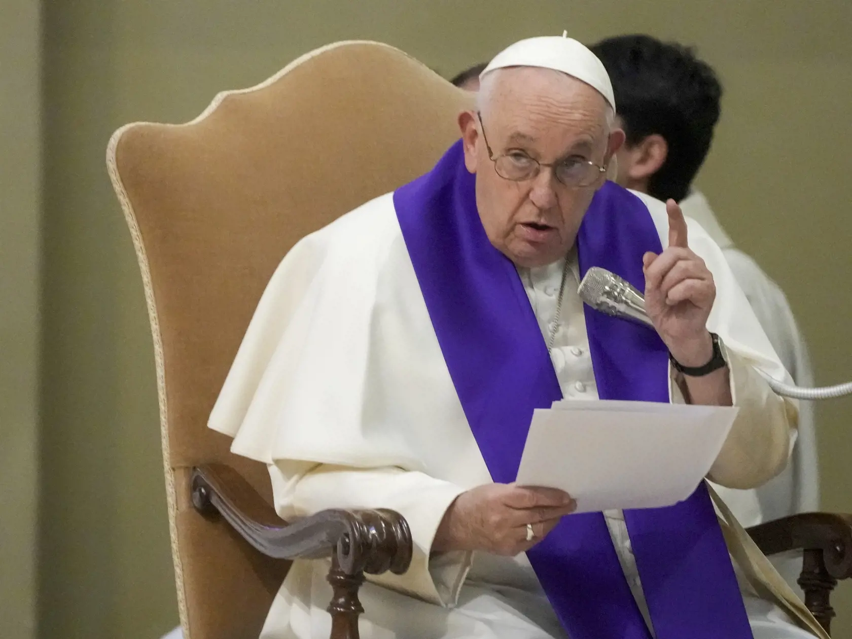 WA 19 Rím - Pápež František gestikuluje počas kázne vo farskom kostole Santa Maria delle Grazie v Ríme pri príležitosti podujatia "24 hodín pre Pána" v rámci iniciatívy "otvorených kostolov" v piatok 17. marca 2023. FOTO TASR/AP 

Pope Francis delivers his speech as he presides over a mass celebrated on the occasion of the "24 hours for the Lord" event for an 'open churches initiative', at the Santa Maria delle Grazie parish church, in Rome, Friday, March 17, 2023. (AP Photo/Gregorio Borgia)
