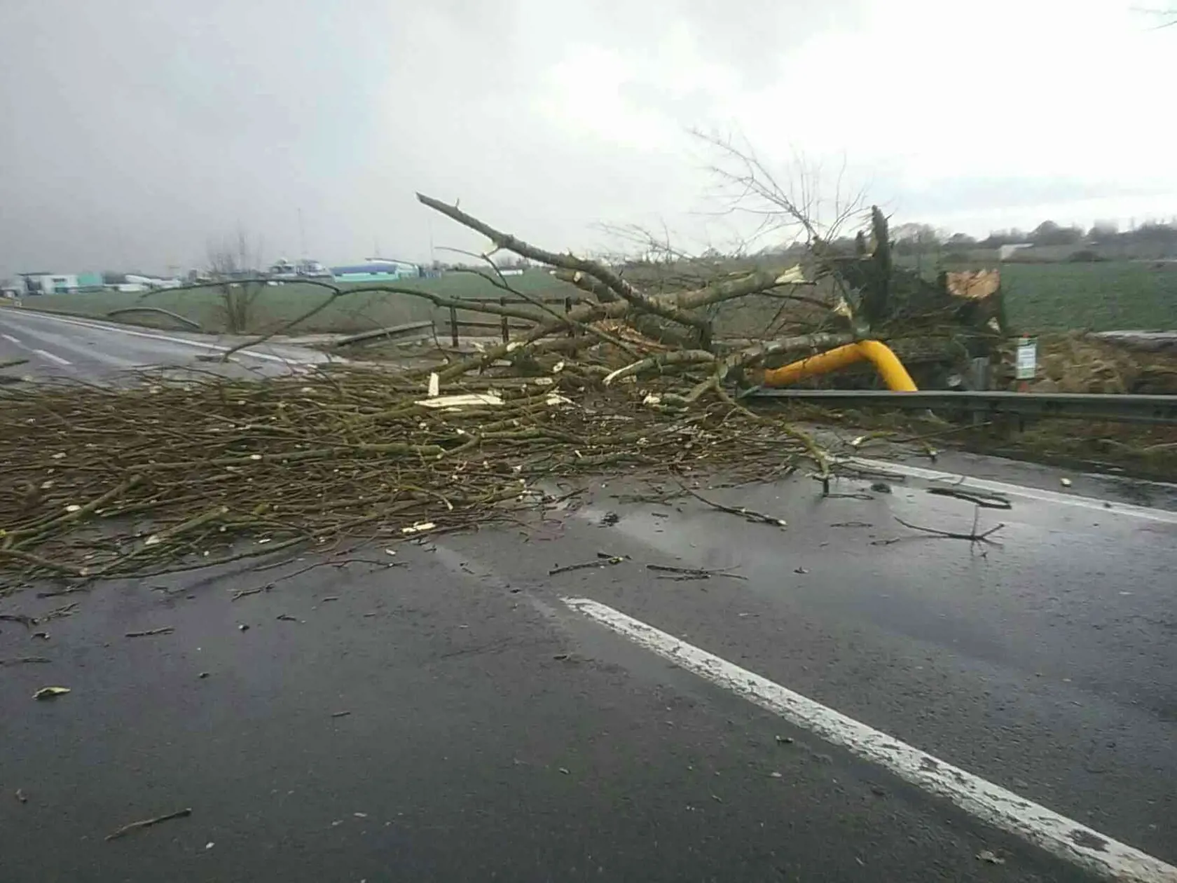 Prvé búrky sa môžu objaviť na západnom Slovensku ešte krátko pred polnocou