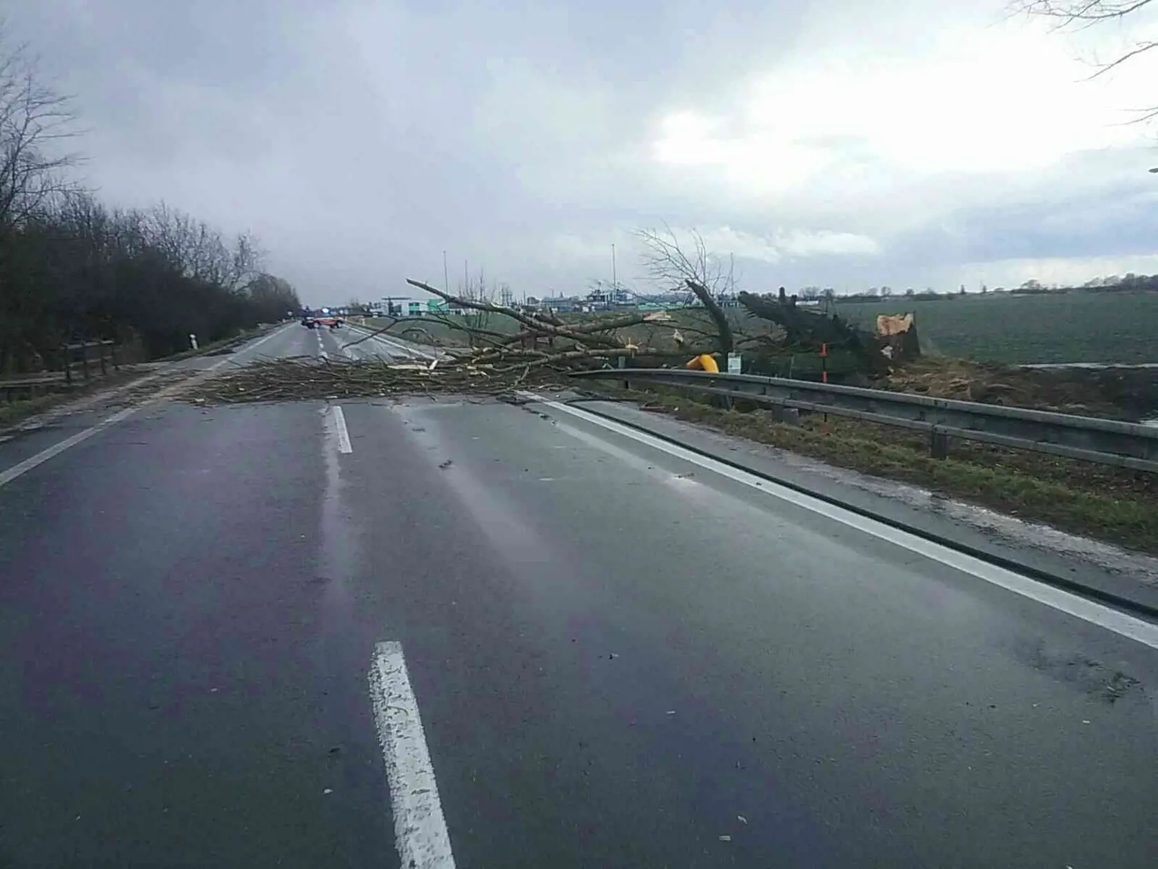 Prvé búrky sa môžu objaviť na západnom Slovensku ešte krátko pred polnocou