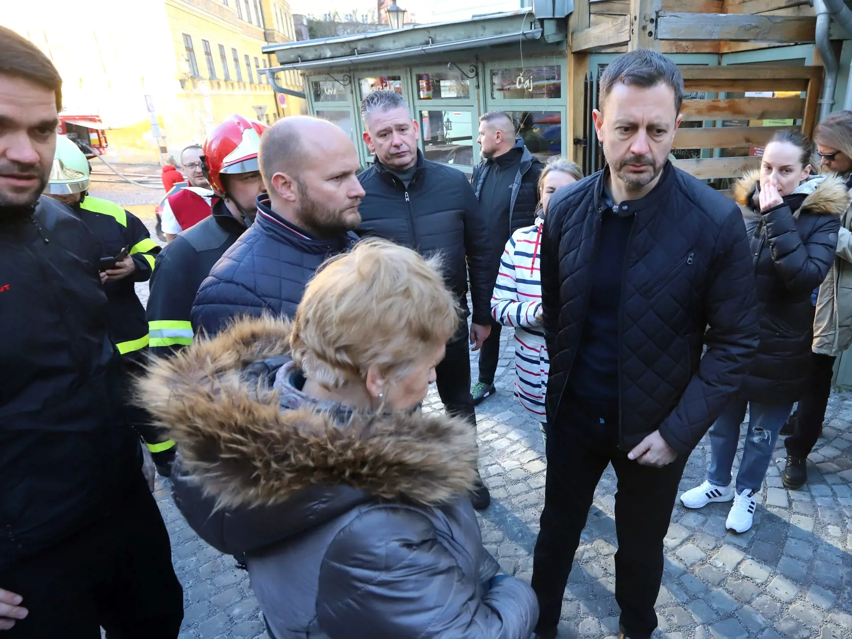 Na námestí v centre Banskej Štiavnice vypukol v sobotu dopoludnia požiar v historickej budove. Presná príčina požiaru zatiaľ nie je známa, pravdepodobne však ide o skrat elektrického vedenia," uviedla polícia s tým, že požiar vypukol v budove, v ktorej sídli známa turistická atrakcia.