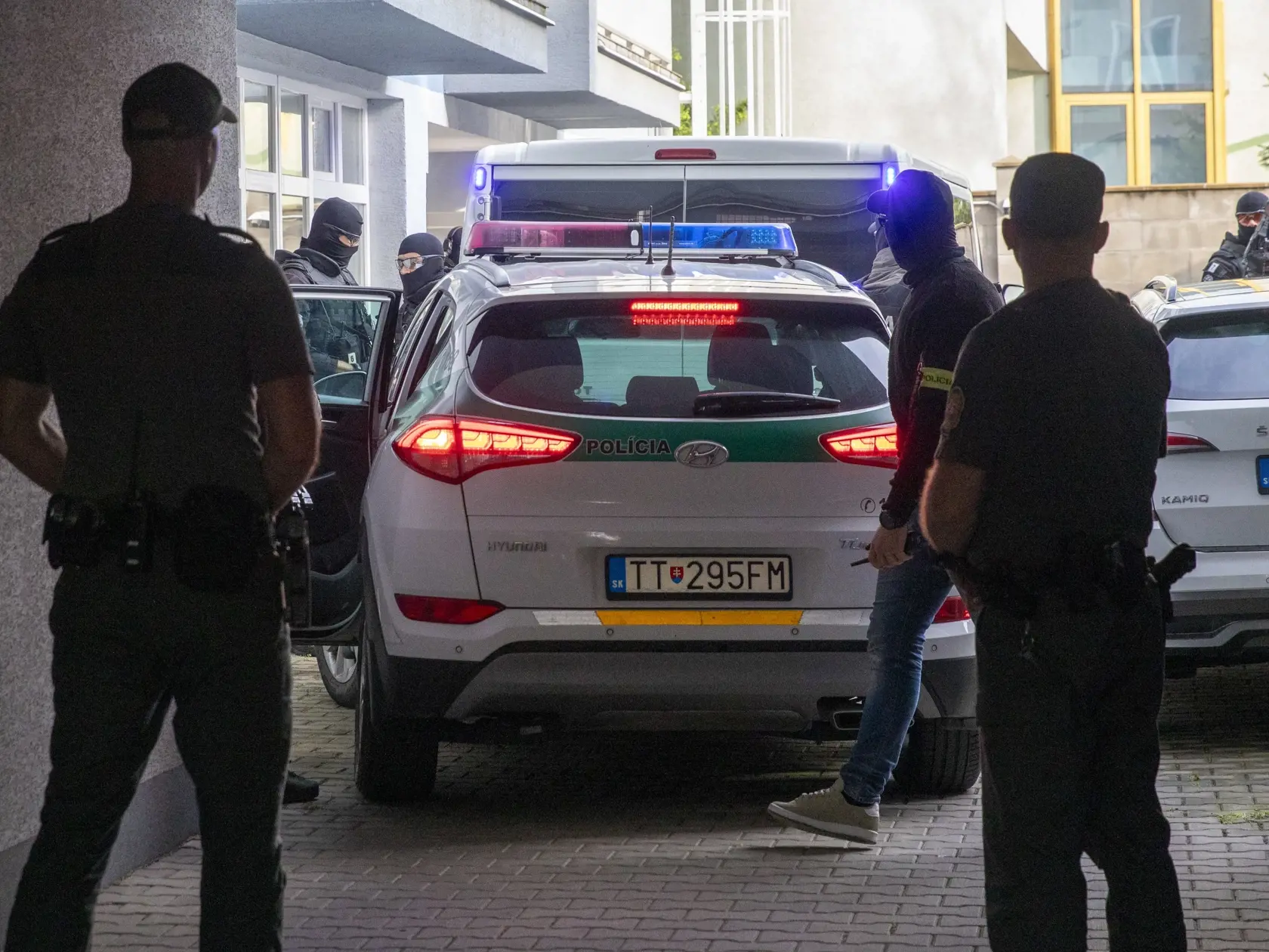 Na snímke je Okresný súd v Piešťanoch, kde súdia mafiána Mikuláša Černáka.