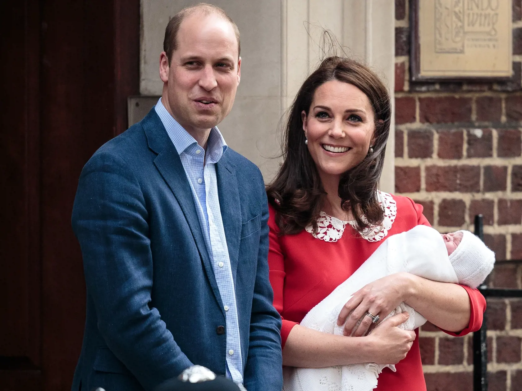 Vojvodkyňa Kate a princ William pred 4 rokmi so svojím novonarodeným synčekom Louisom