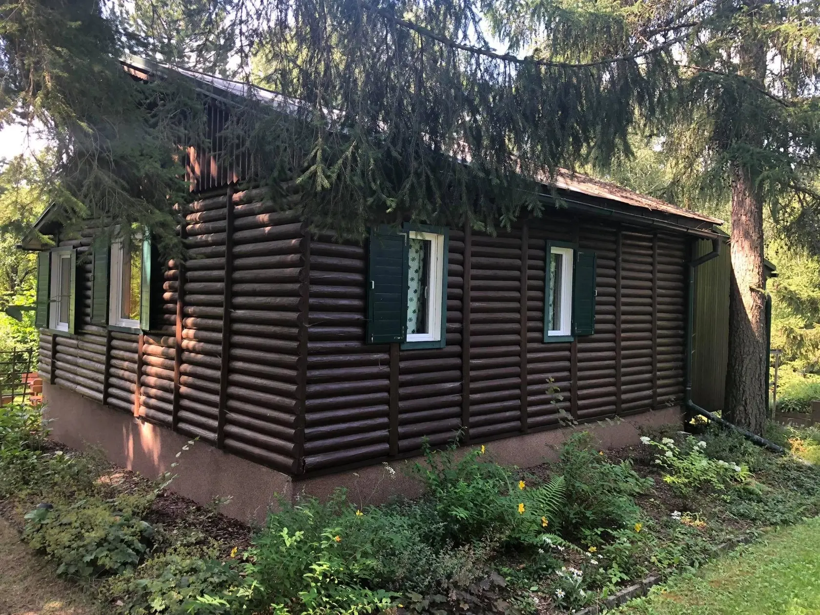 Milan Lasica pred troma rokmi kúpil susednú drevenicu, ktorú jeho manželka hneď zrenovovala.