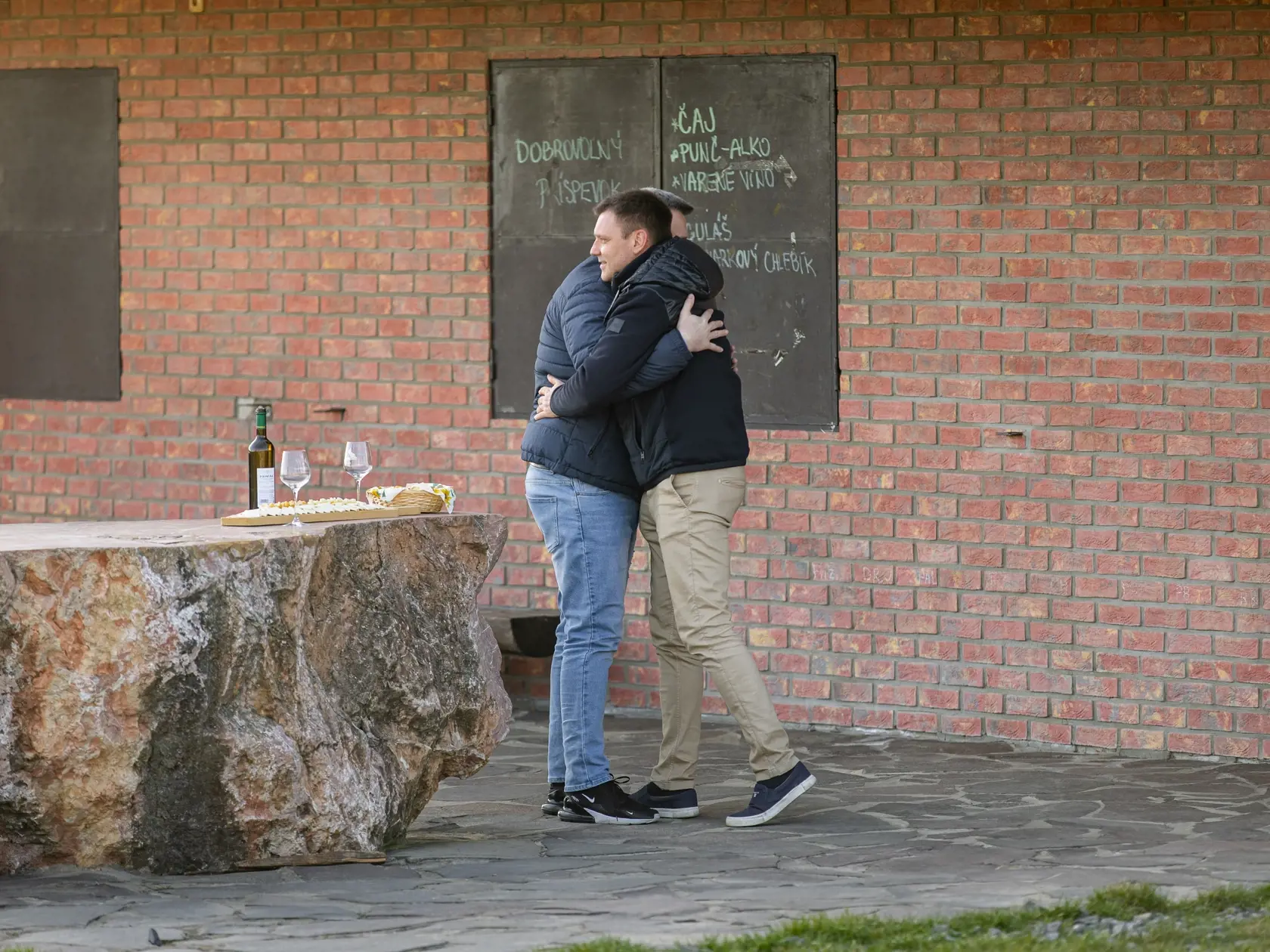 Tomáš Taraba a Andrej Danko sa vrúcne objali.