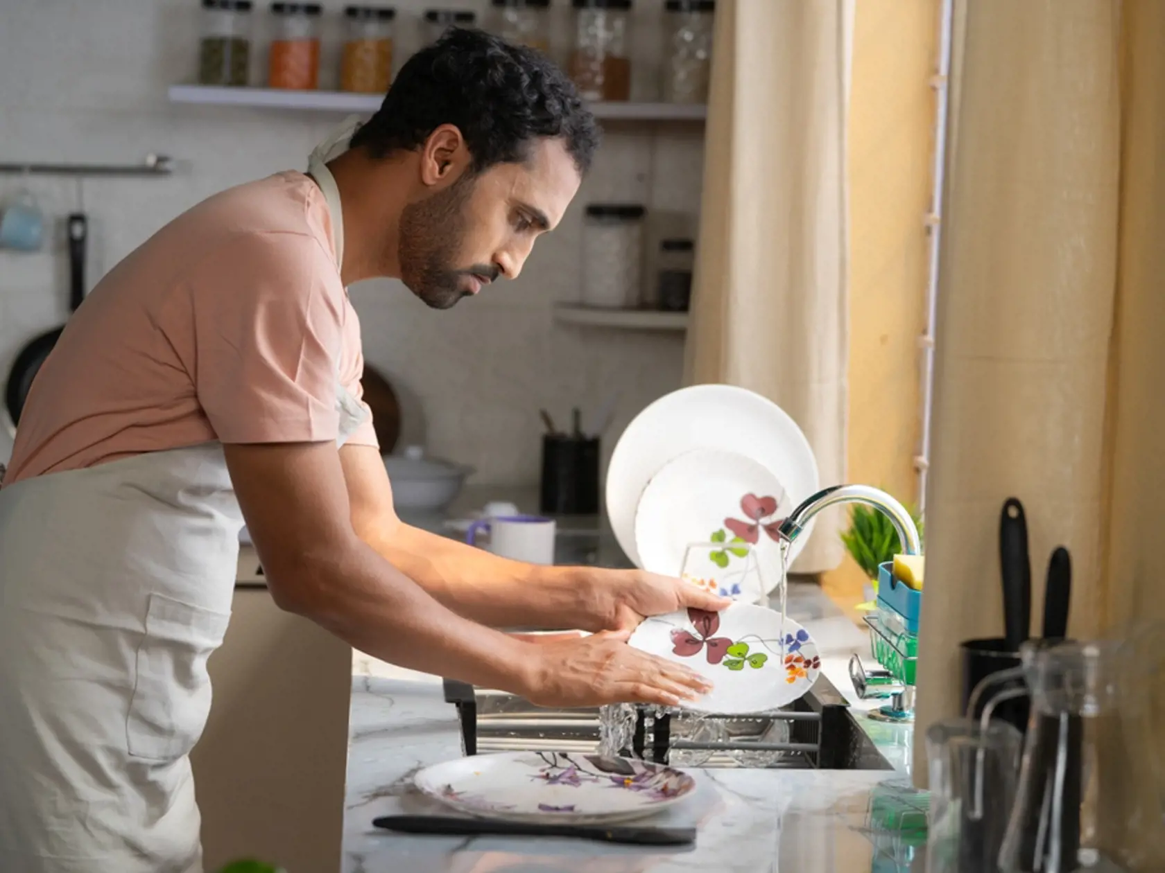 Single,Middle,Aged,Man,Or,Father,Washing,Dishes,At,Kitchen