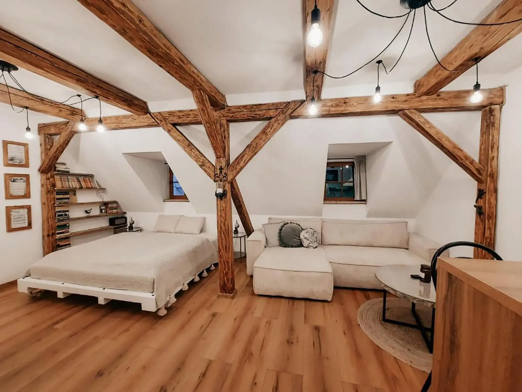 Apartmány v zrekonštruovanom mestskom barokovom paláci v Banskej Štiavnici, kde jeden vlastní aj bývalý minister obrany Jaroslav Naď.
