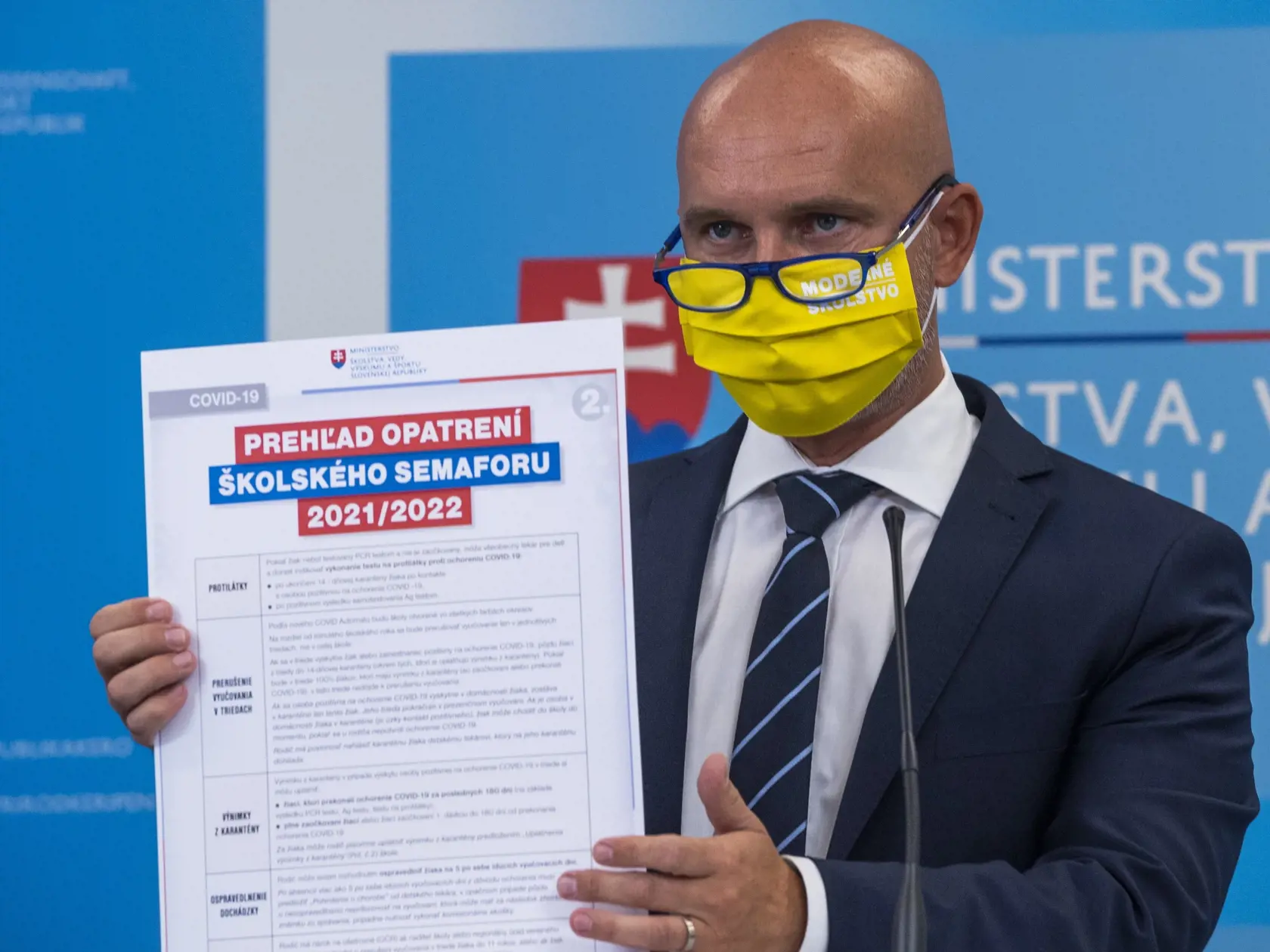 Na snímke minister školstva, vedy, výskumu a športu(MŠVVŠ) SR Branislav Gröhling (SaS) počas tlačovej konferencie na tému Ako bude vyzerať nový školský rok? V Bratislave 17. augusta 2021. FOTO TASR - Jaroslav Novák