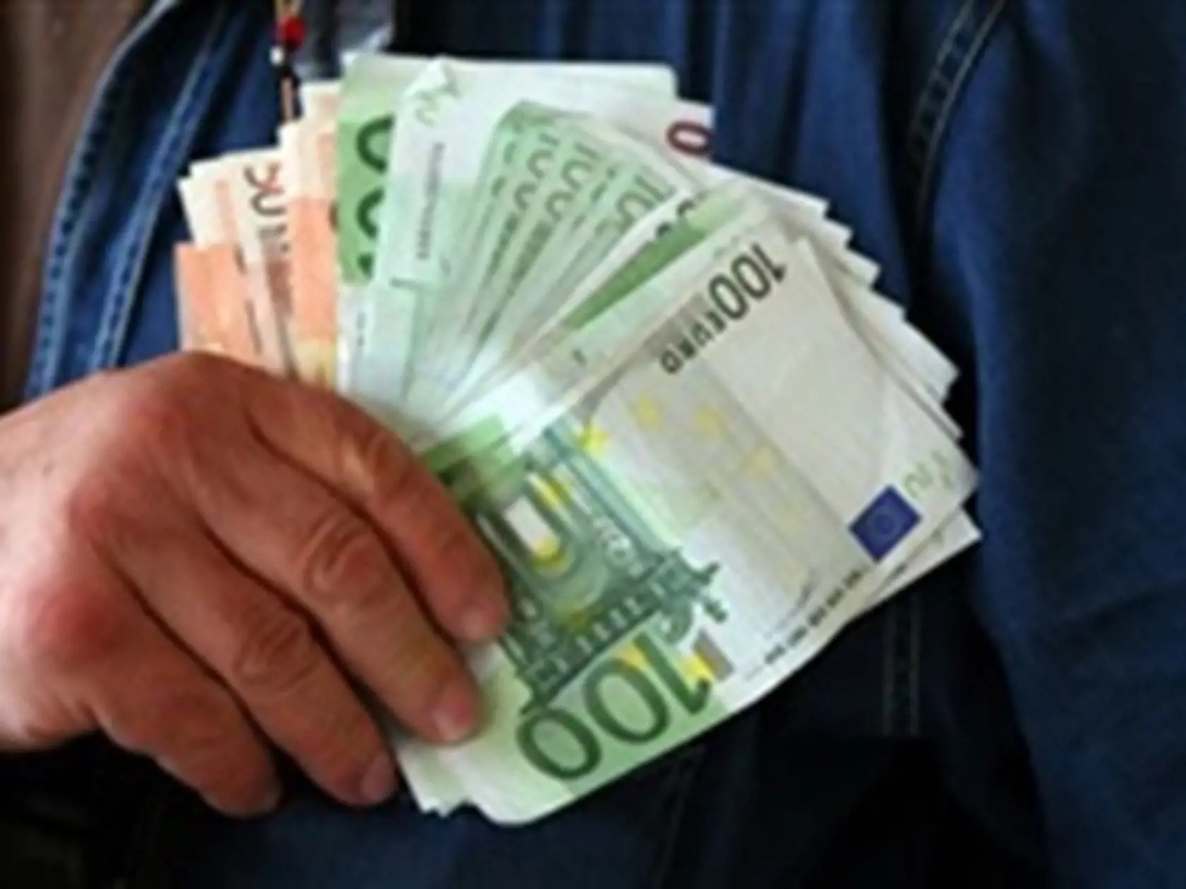 Finančná správa je orgánom štátnej správy v oblasti daní, poplatkov a colníctva. Úlohou FS je výber daní a cla s cieľom zabezpečiť príjmy do štátneho rozpočtu SR a EÚ.