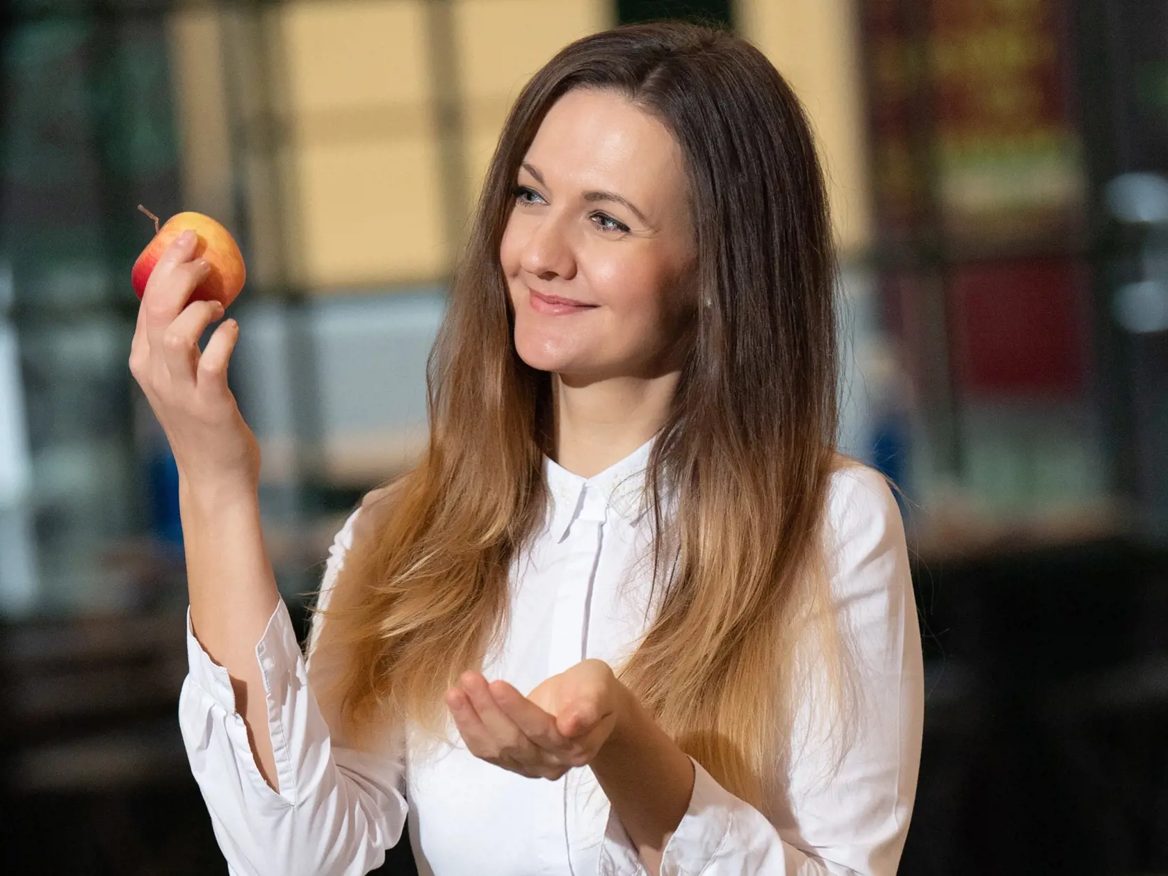 Výživová odborníčka Zdenka Havettová radí, čo dať deťom na desiatu: Najrýchlejším spôsobom je zabaliť do krabičky hrsť orechov a sušeného ovocia. V kreativite sa medze nekladú, pripraviť si môžete doma skvelé chuťovky, nátierky, dipy, krekry, muffiny.